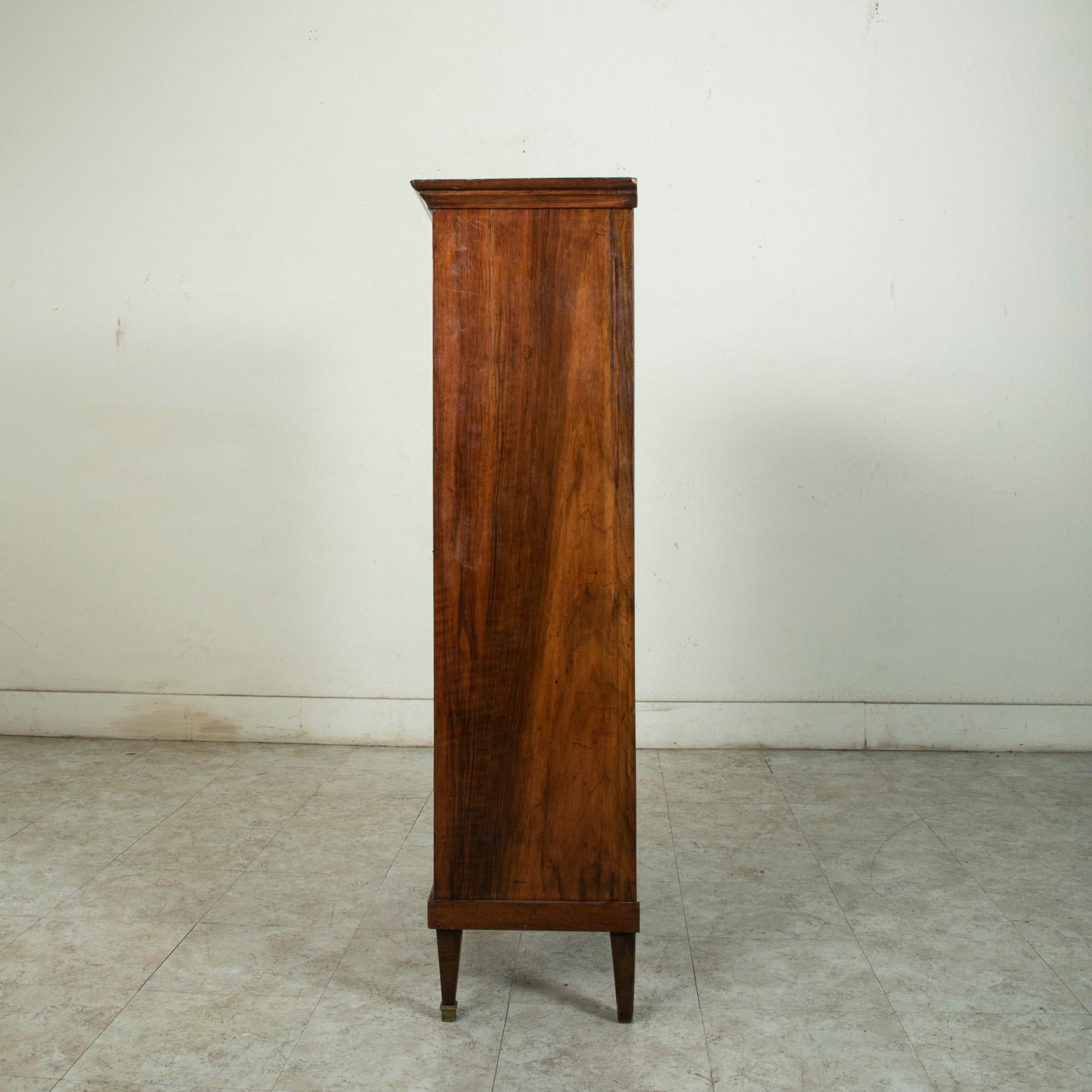 Small Scale 18th Century French Louis XVI Period Palisander Bookcase or Vitrine In Good Condition In Fayetteville, AR