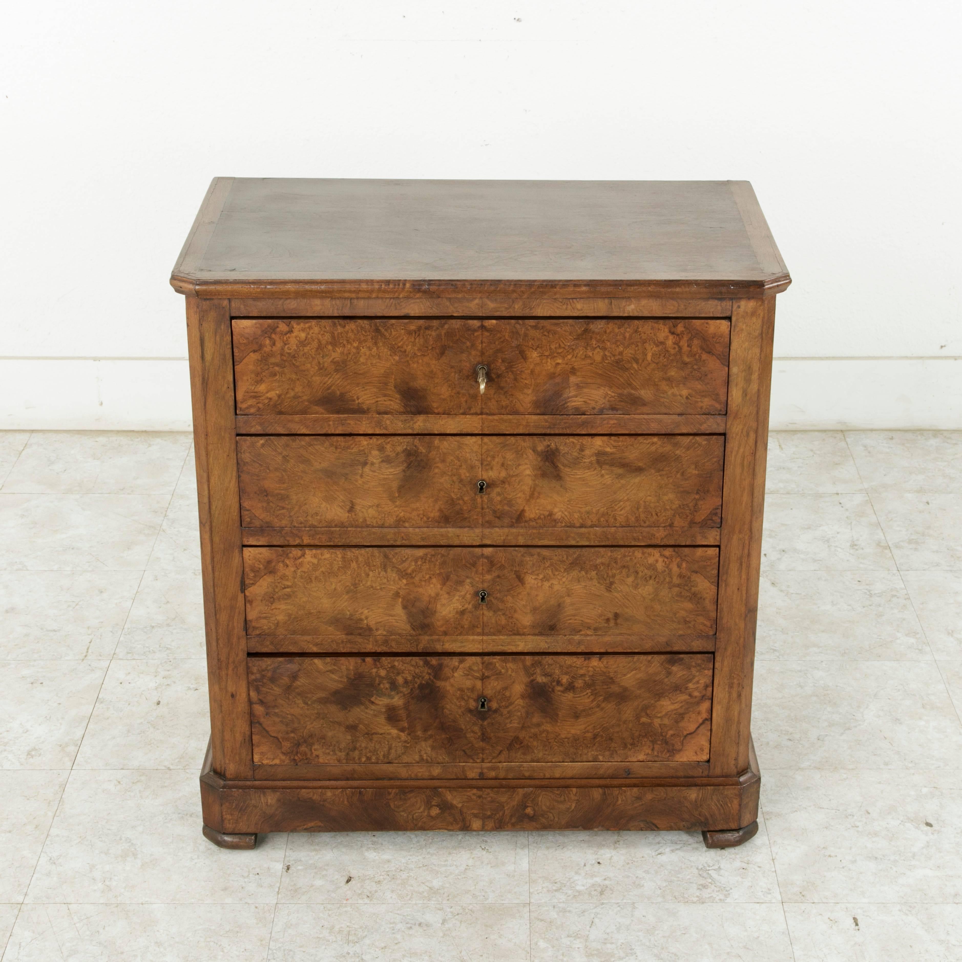 Small Scale 19th Century French Louis Philippe Walnut Chest Commode Nightstand In Good Condition In Fayetteville, AR