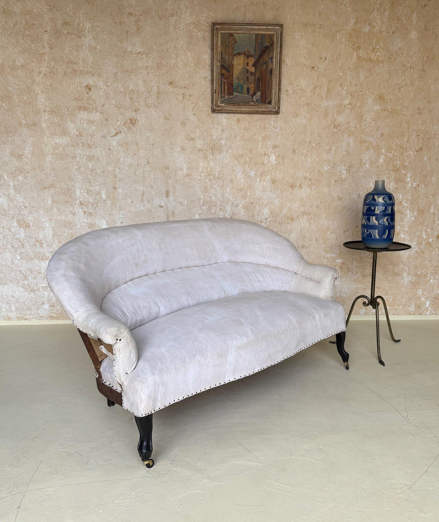 Small Scale French 19th C Napoleon III Settee in Muslin In Good Condition For Sale In Buchanan, NY