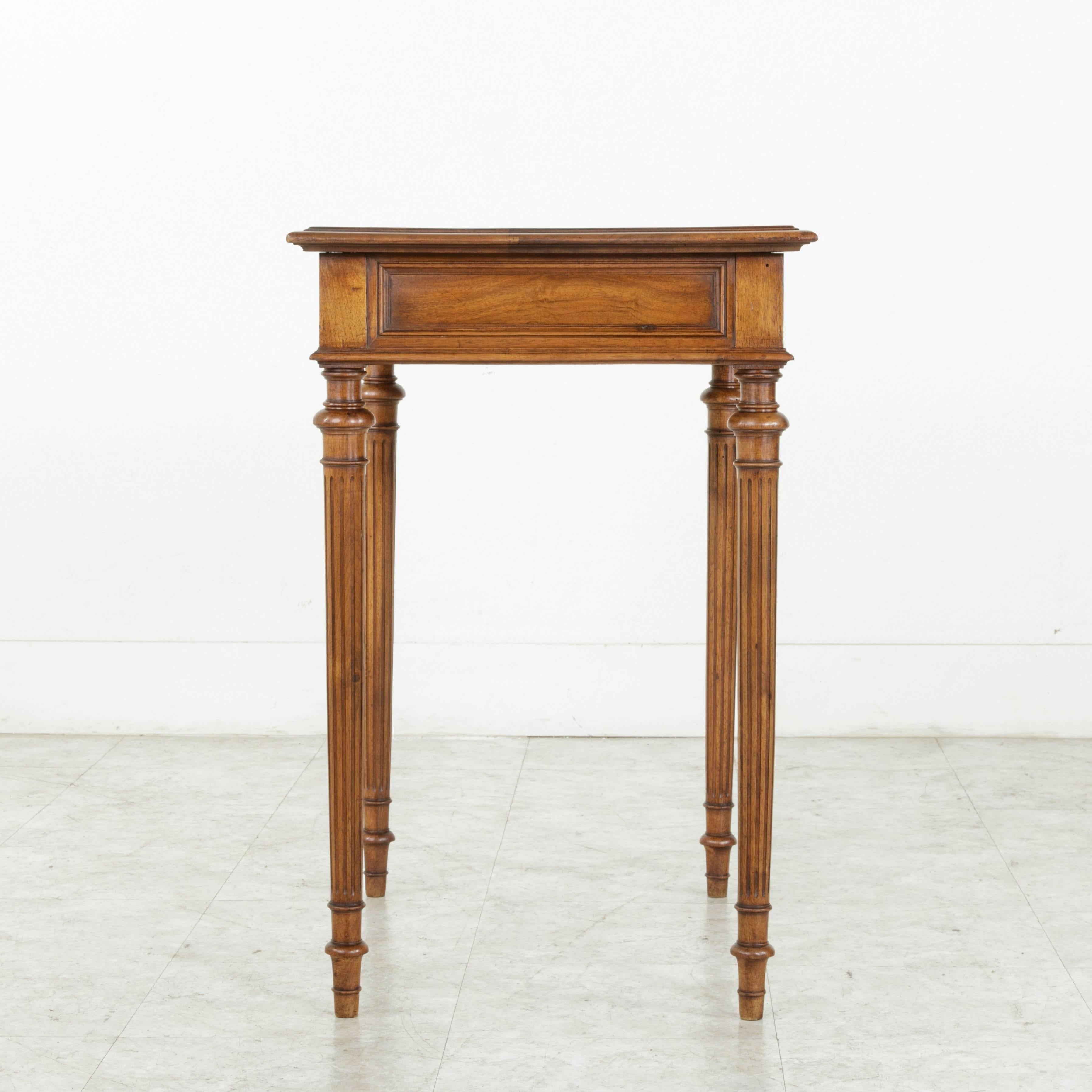 20th Century Small-Scale French Louis XVI Style Walnut Side Table or End Table with Drawer