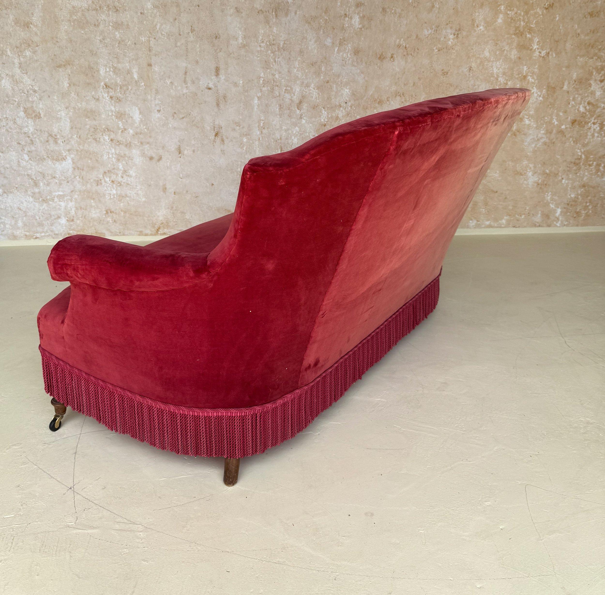 Divano francese Napoleone III in velluto rosso in scala ridotta in vendita 4