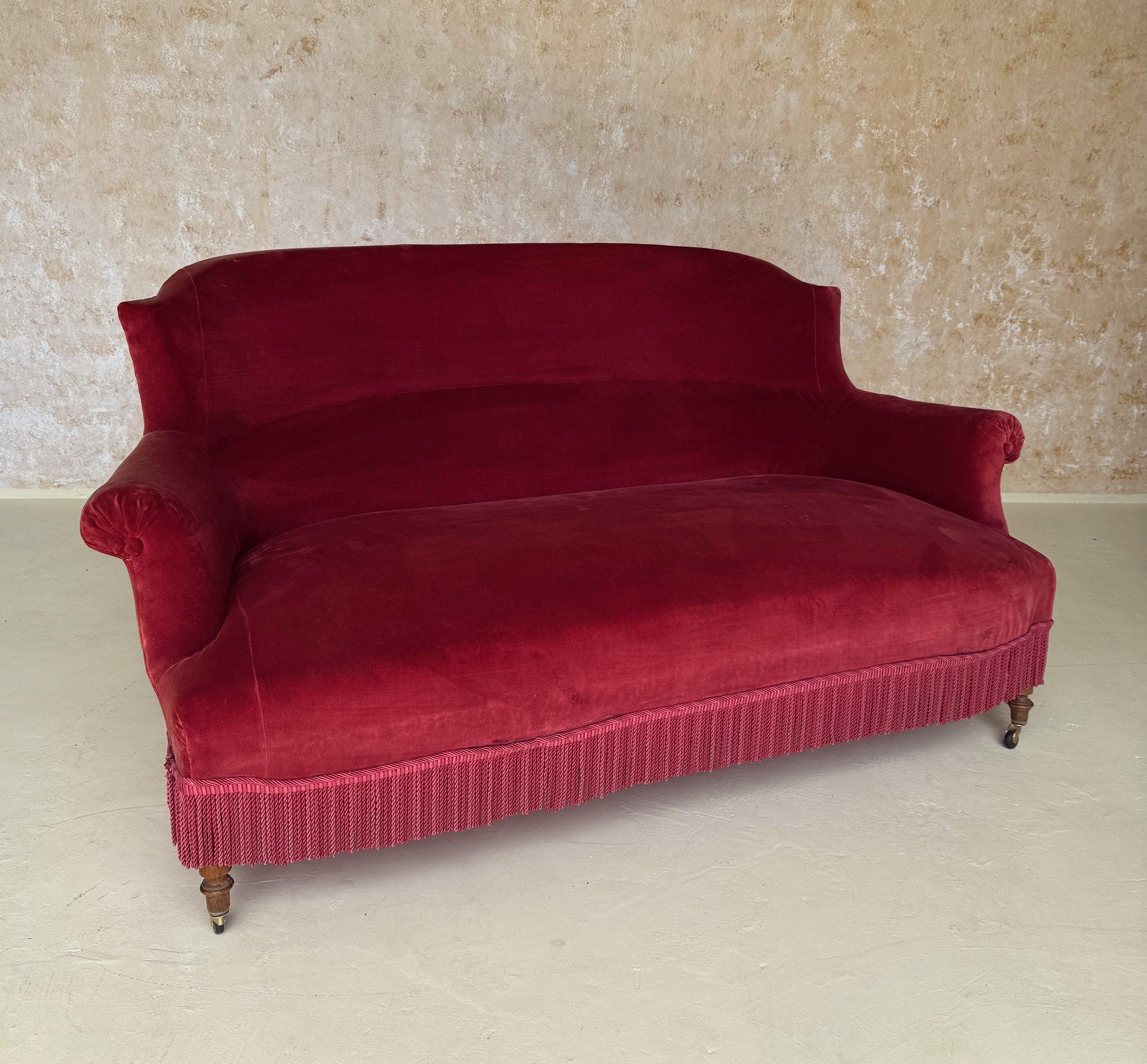 Tappezzeria Divano francese Napoleone III in velluto rosso in scala ridotta in vendita