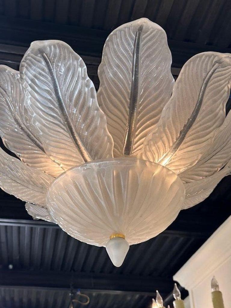 Pequeña araña de cristal de Murano esmerilado a ras de suelo Italiano en venta