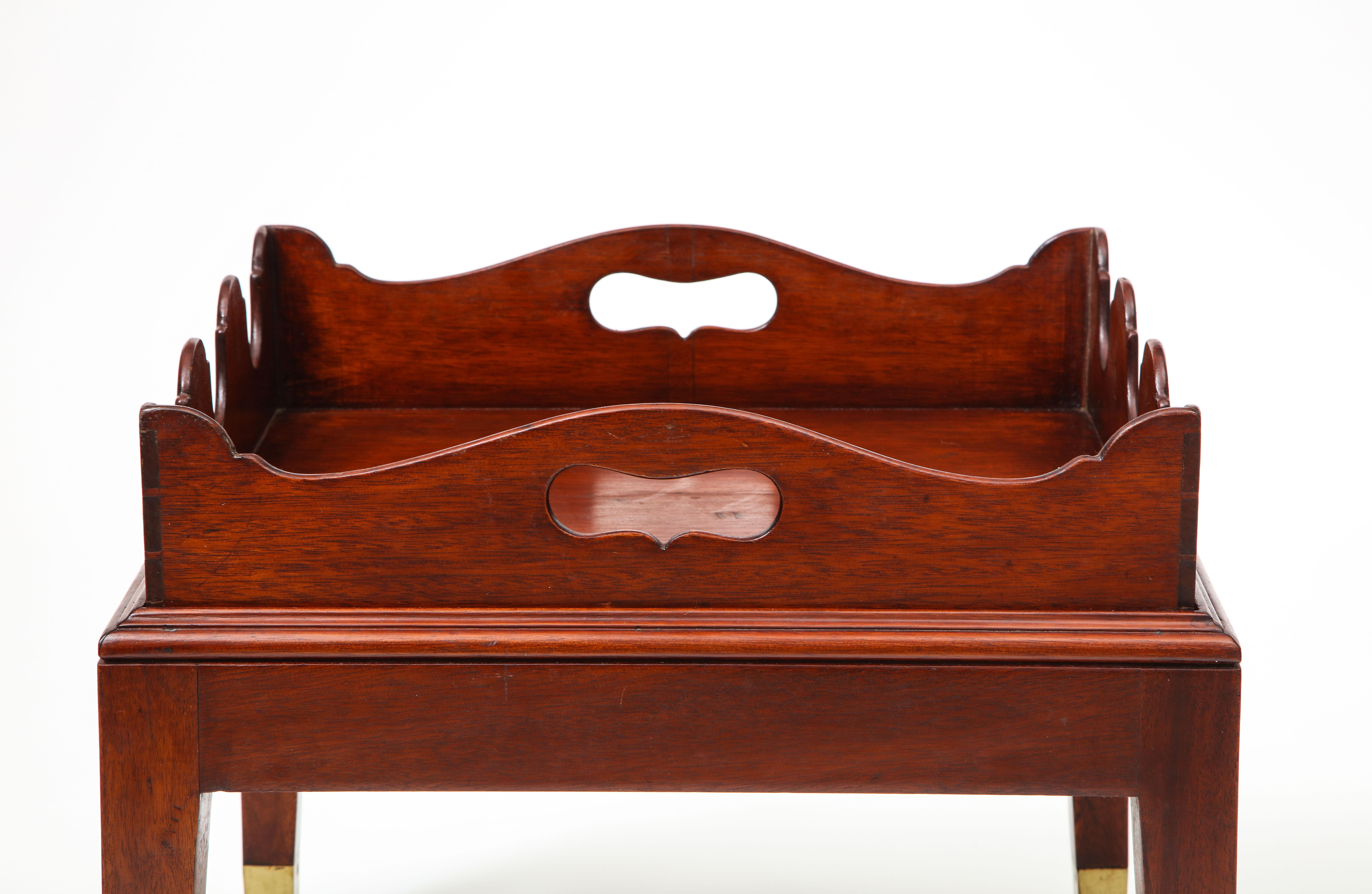 Small-Scale Georgian Style Mahogany Low Table In Good Condition In New York, NY