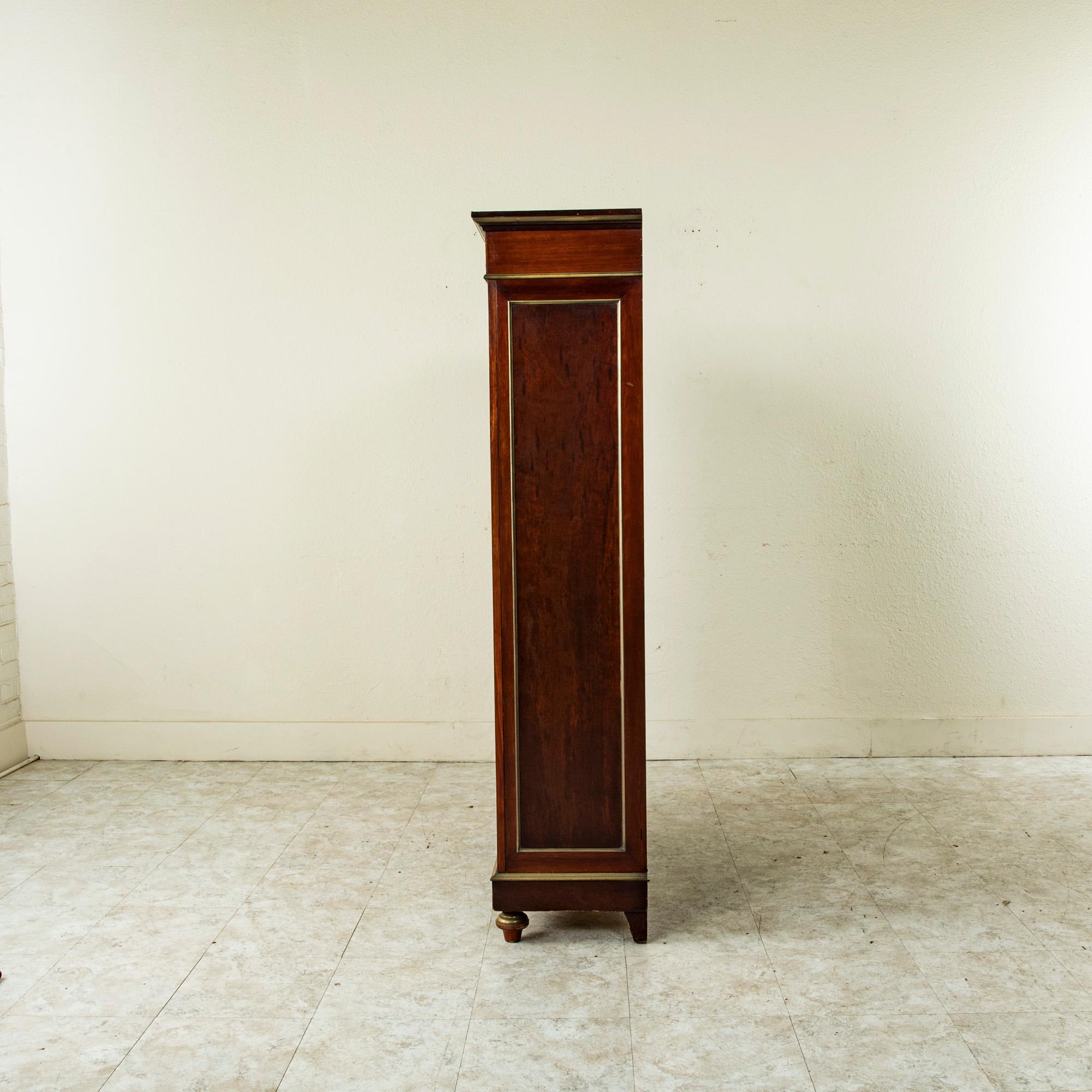 Small Scale Late 19th Century French Louis XVI Style Mahogany Vitrine, Bookcase In Good Condition For Sale In Fayetteville, AR