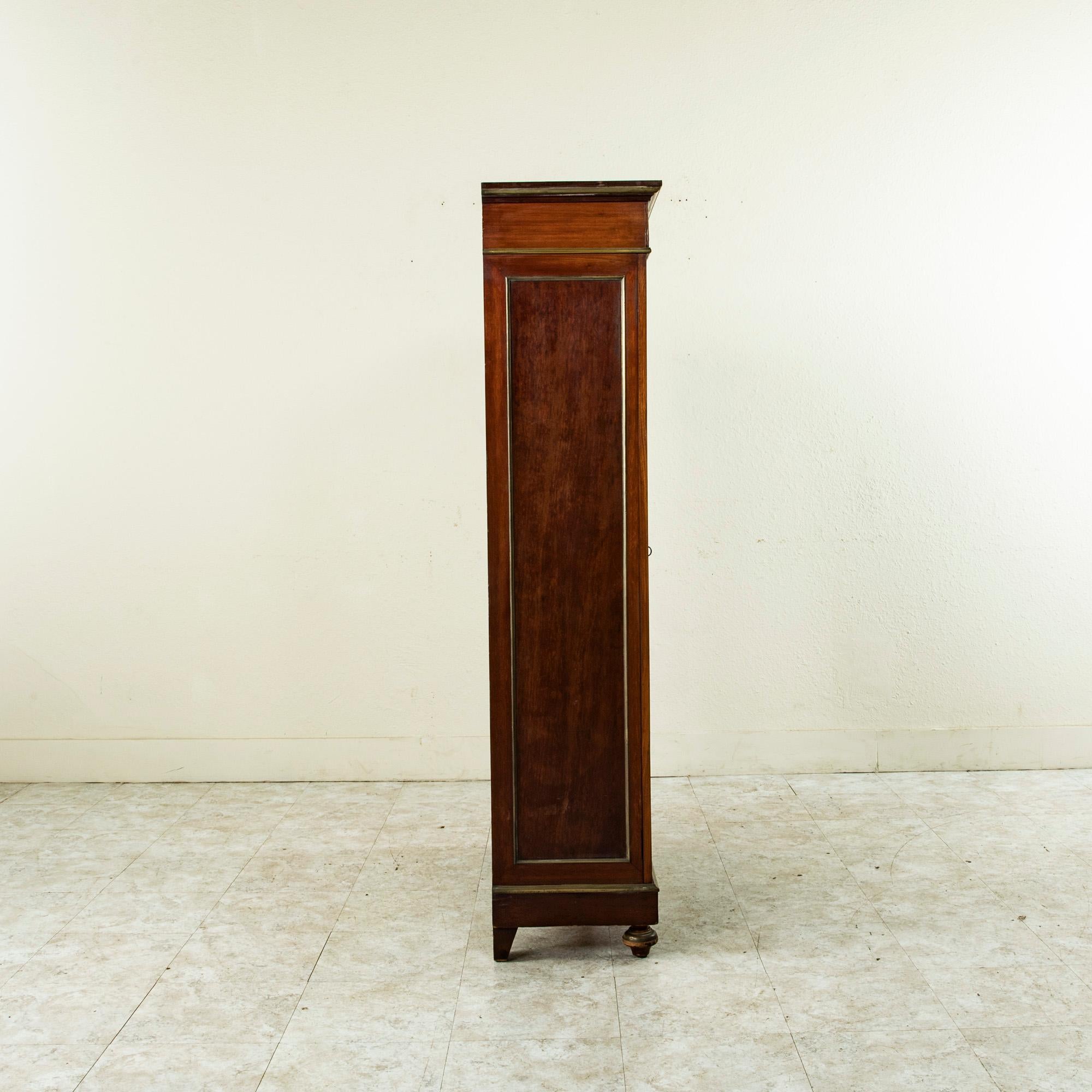 Small Scale Late 19th Century French Louis XVI Style Mahogany Vitrine, Bookcase For Sale 1