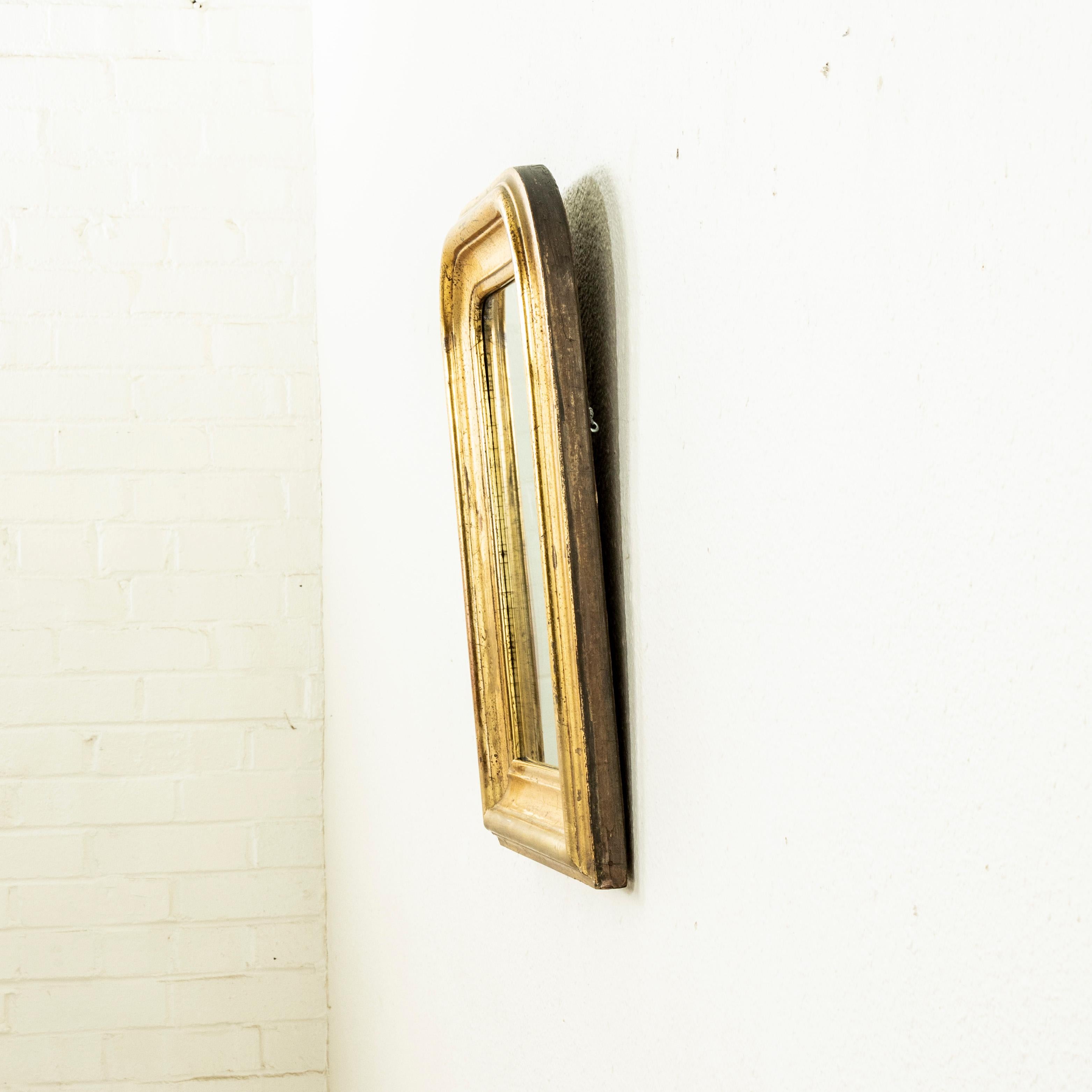 Small Scale Mid-19th Century French Louis Philippe Period Gilt Wood Mirror In Good Condition For Sale In Fayetteville, AR