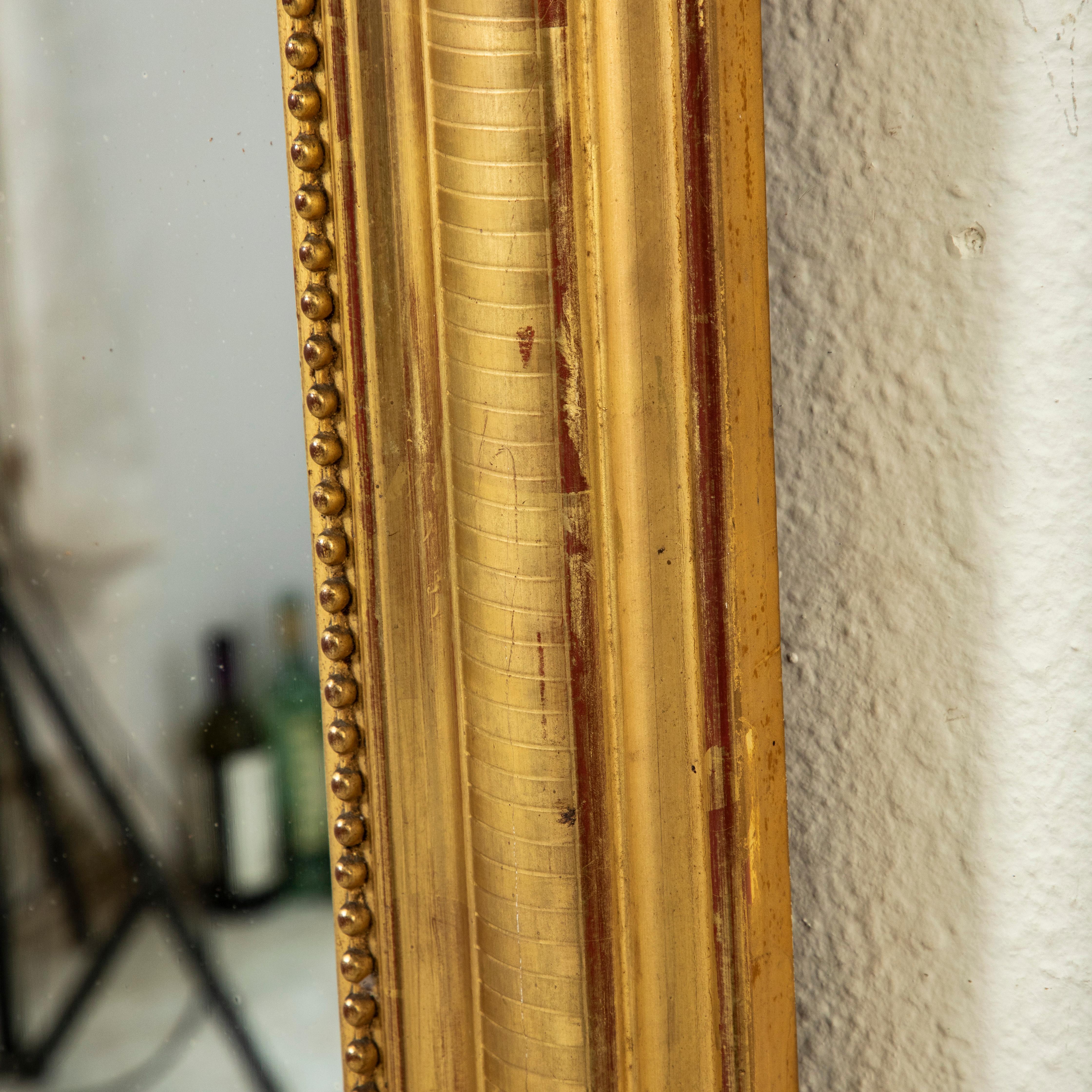 Specchio in legno dorato di piccole dimensioni della metà del XIX secolo, periodo francese Louis Philippe in vendita 3