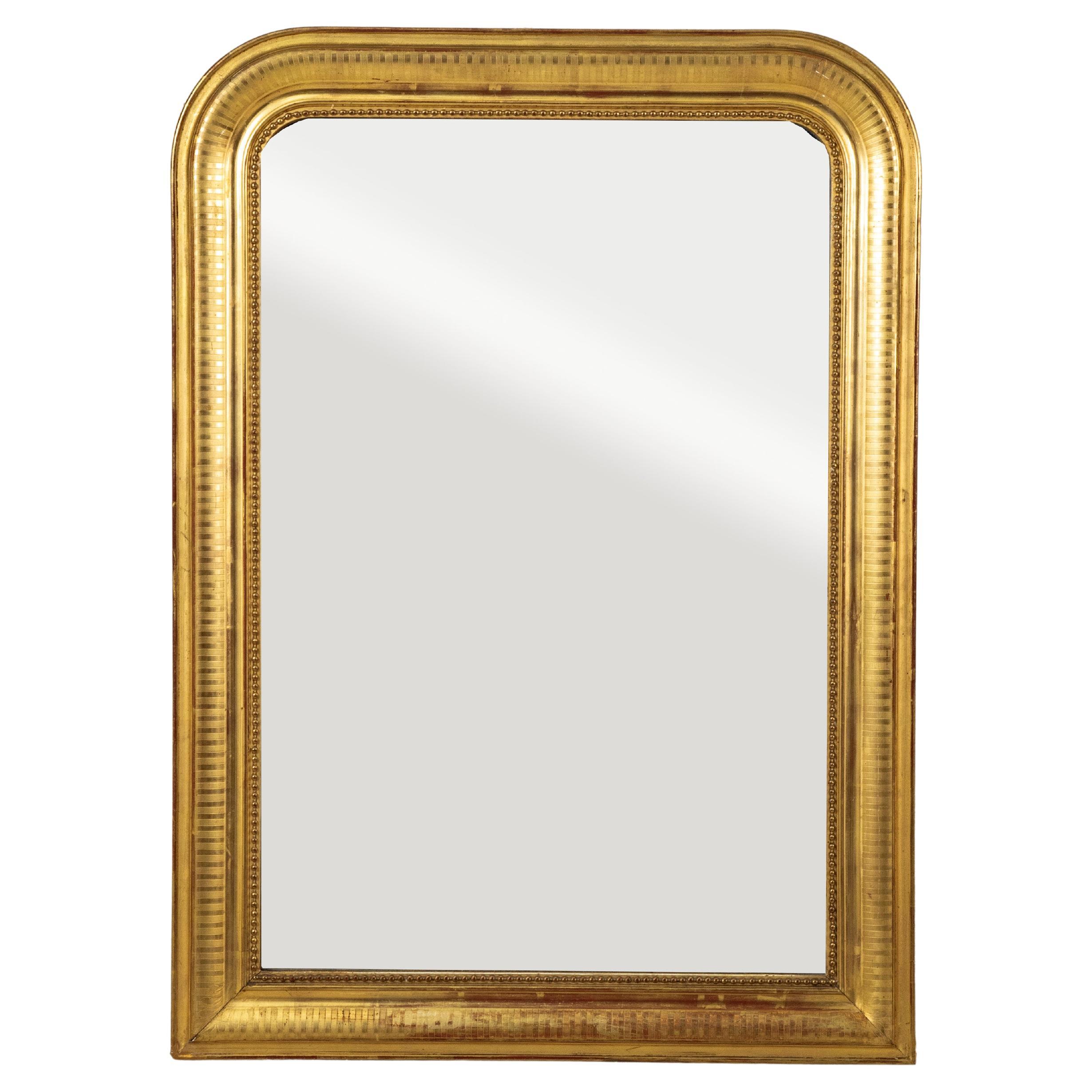 Petit miroir en bois doré d'époque Louis Philippe du milieu du XIXe siècle