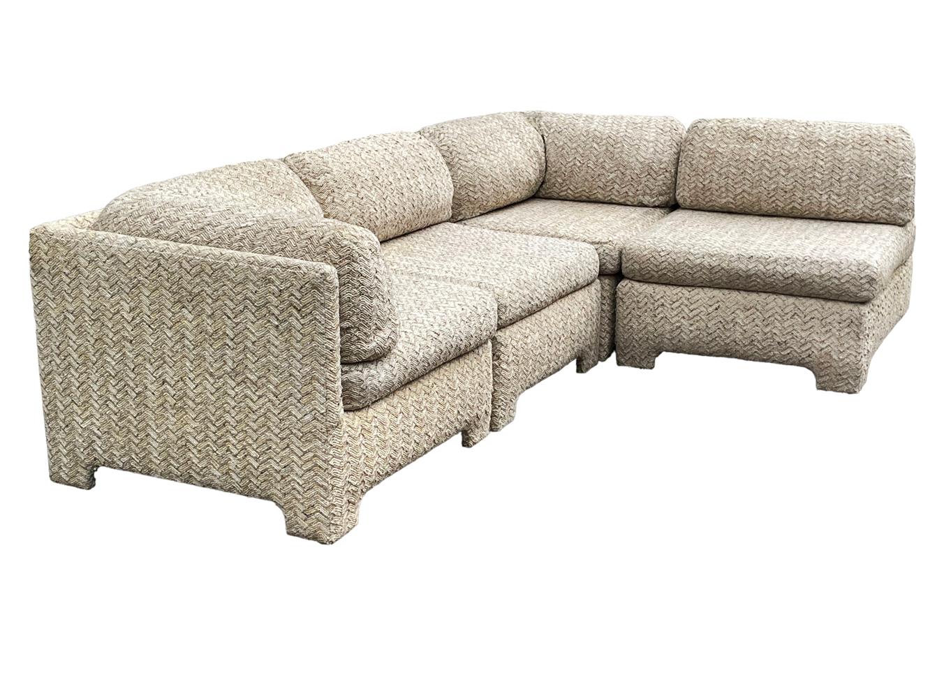 Ein fünfteiliges modulares Vintage-Sofa, das renovierungsbedürftig ist. Designlinien für Tage. Einzelne Messungen unten. 

Einzelner Stuhl B33 T35.5
Eckstück B 34 T35,5