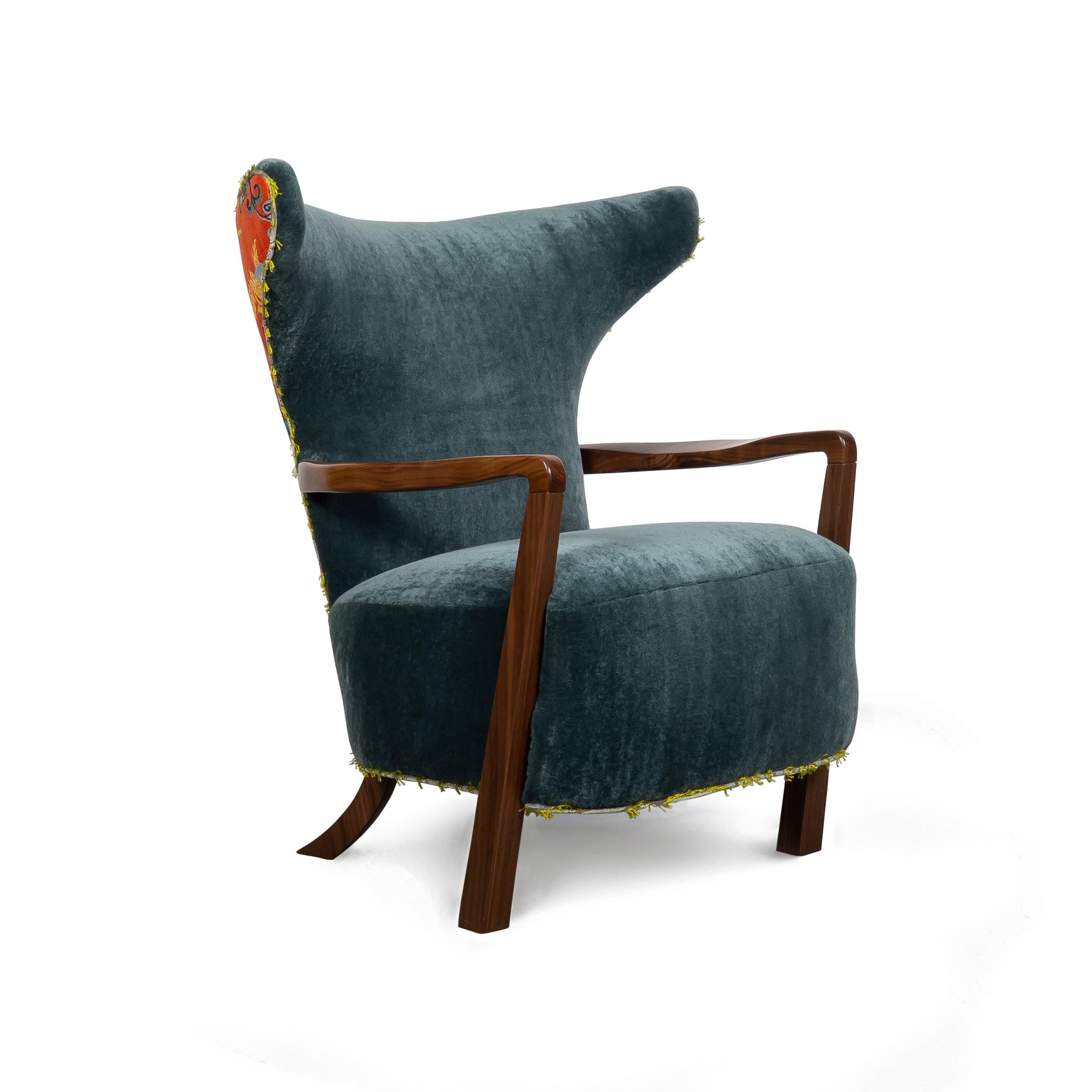 Americano Sedia Club alata in scala ridotta con seta con stampa a drago arancione e mohair blu in vendita