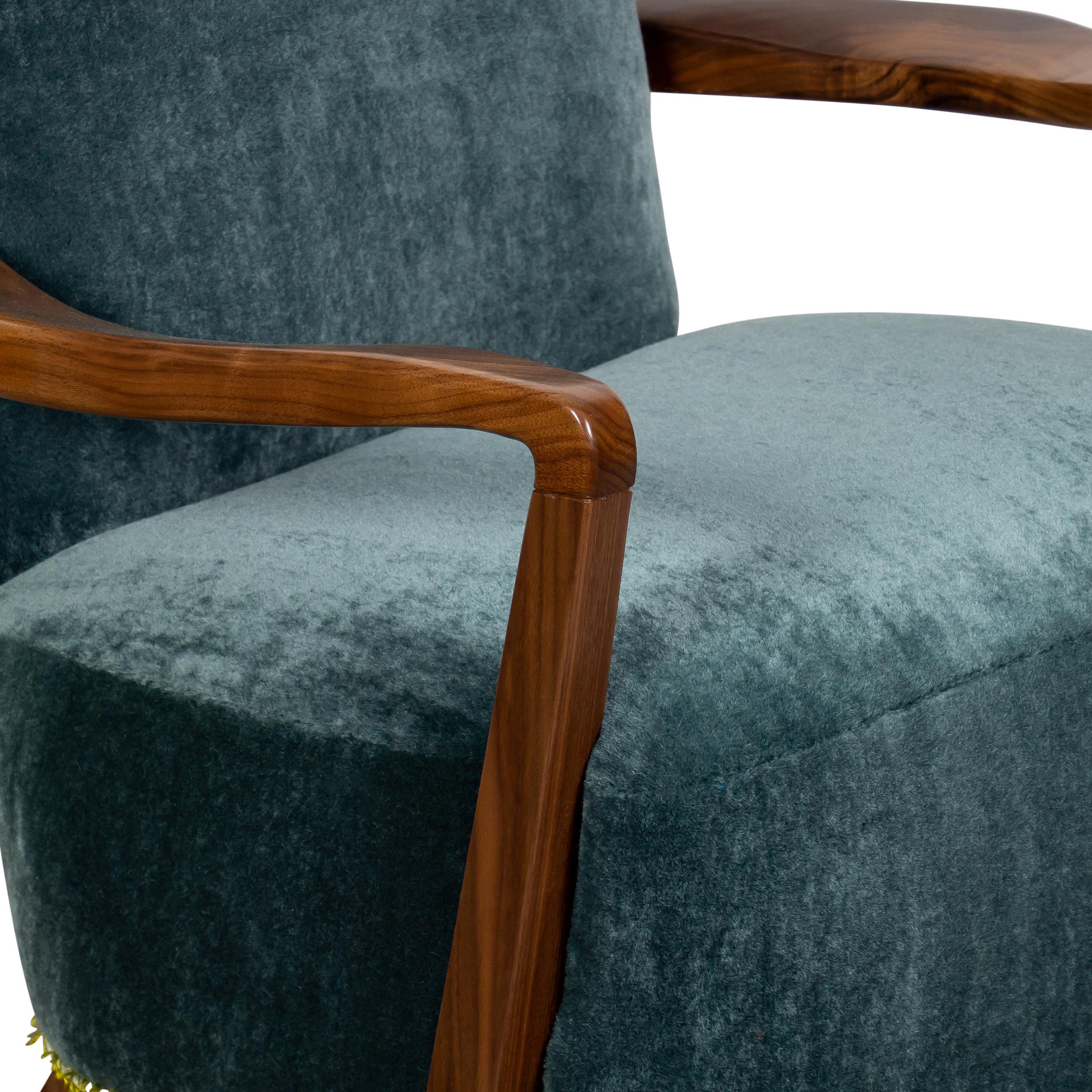 Sedia Club alata in scala ridotta con seta con stampa a drago arancione e mohair blu in vendita 2