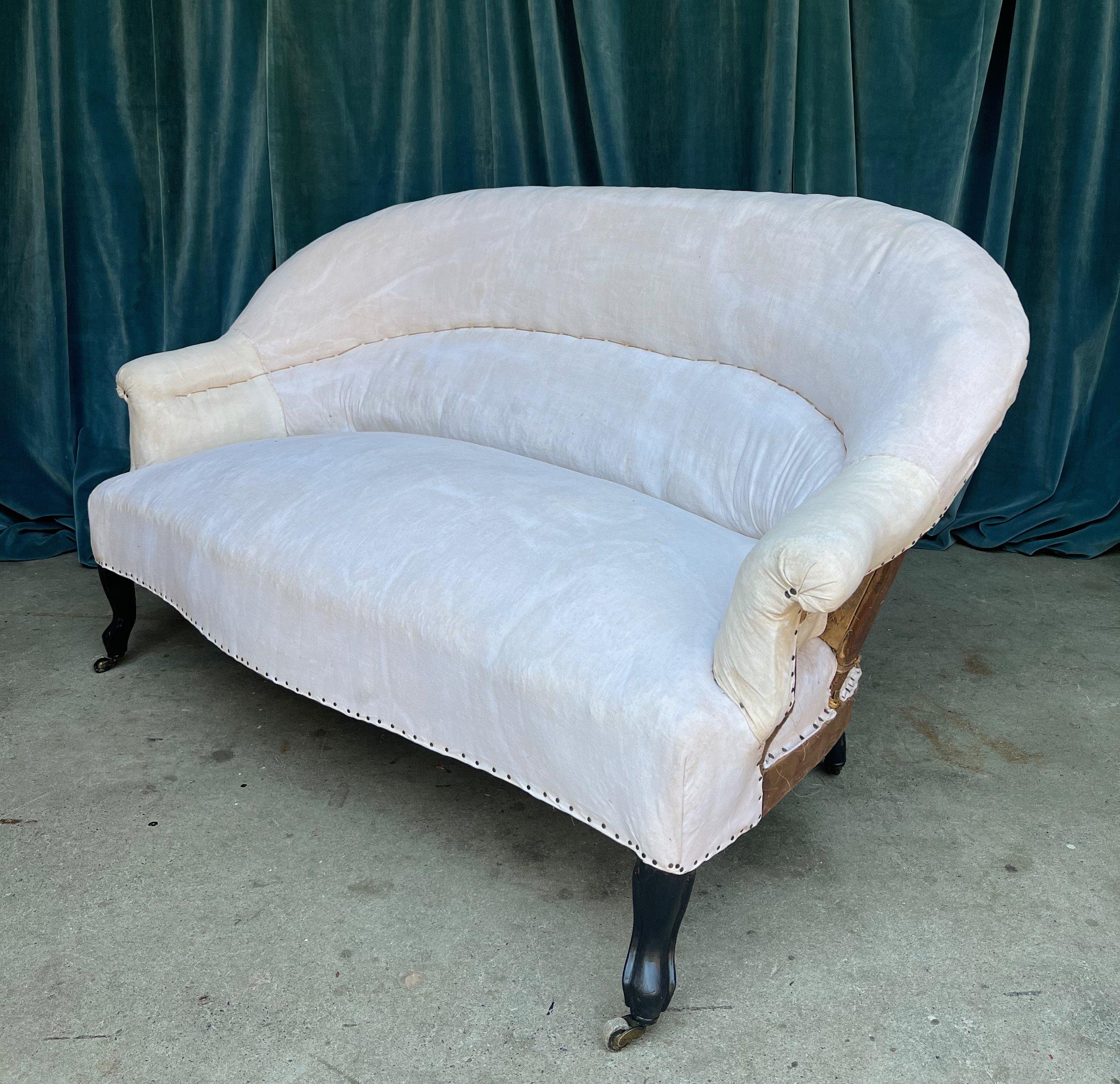 Small Scaled French 19th Century Settee In Good Condition For Sale In Buchanan, NY