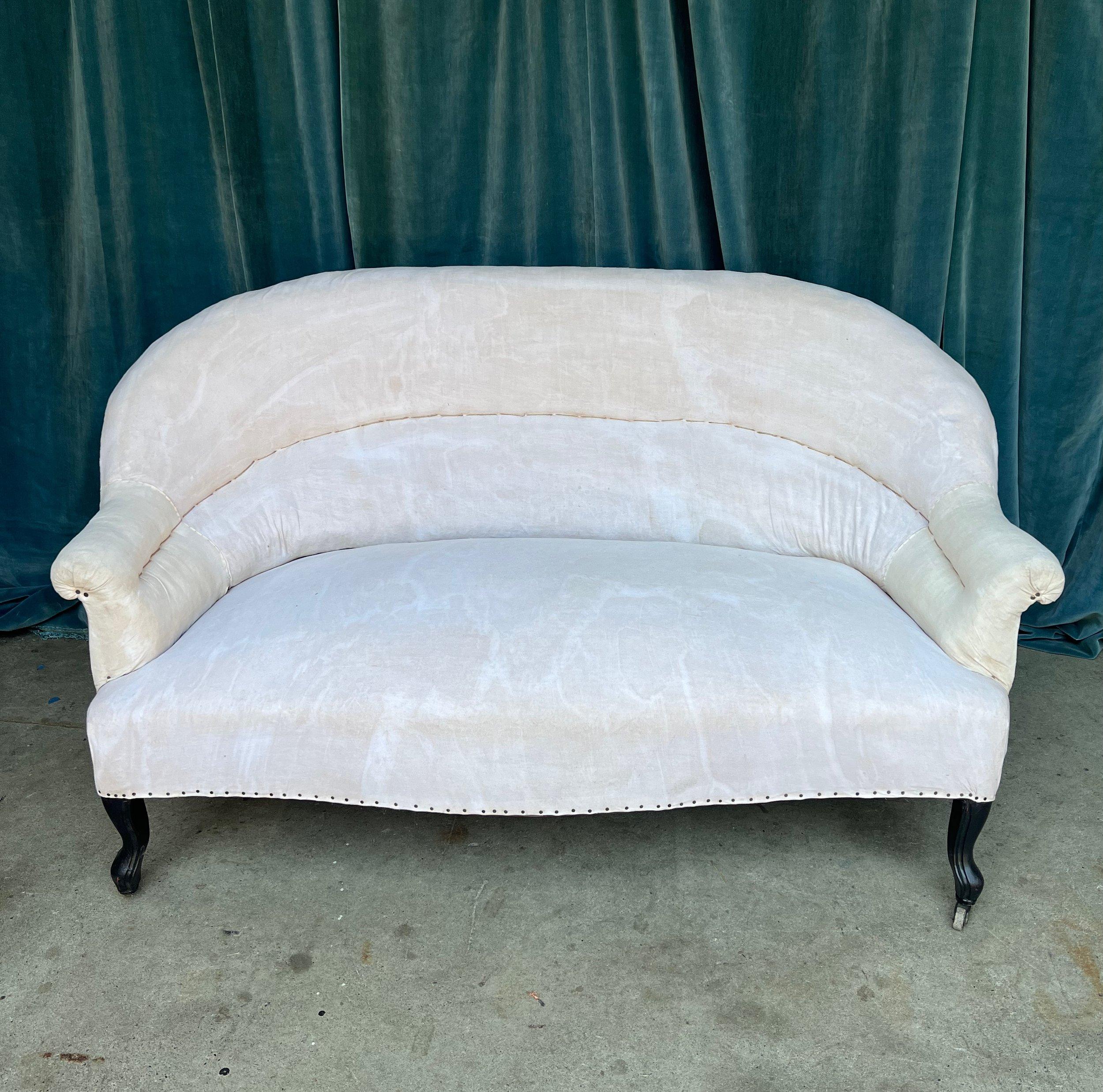 Kleines maßstabsgetreues französisches Sofa aus dem 19. im Zustand „Gut“ im Angebot in Buchanan, NY