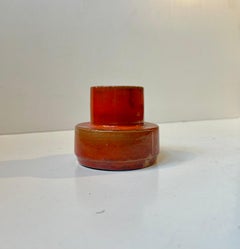 Pequeño jarrón de gres escandinavo brutalista c. Esmalte naranja de alto fuego