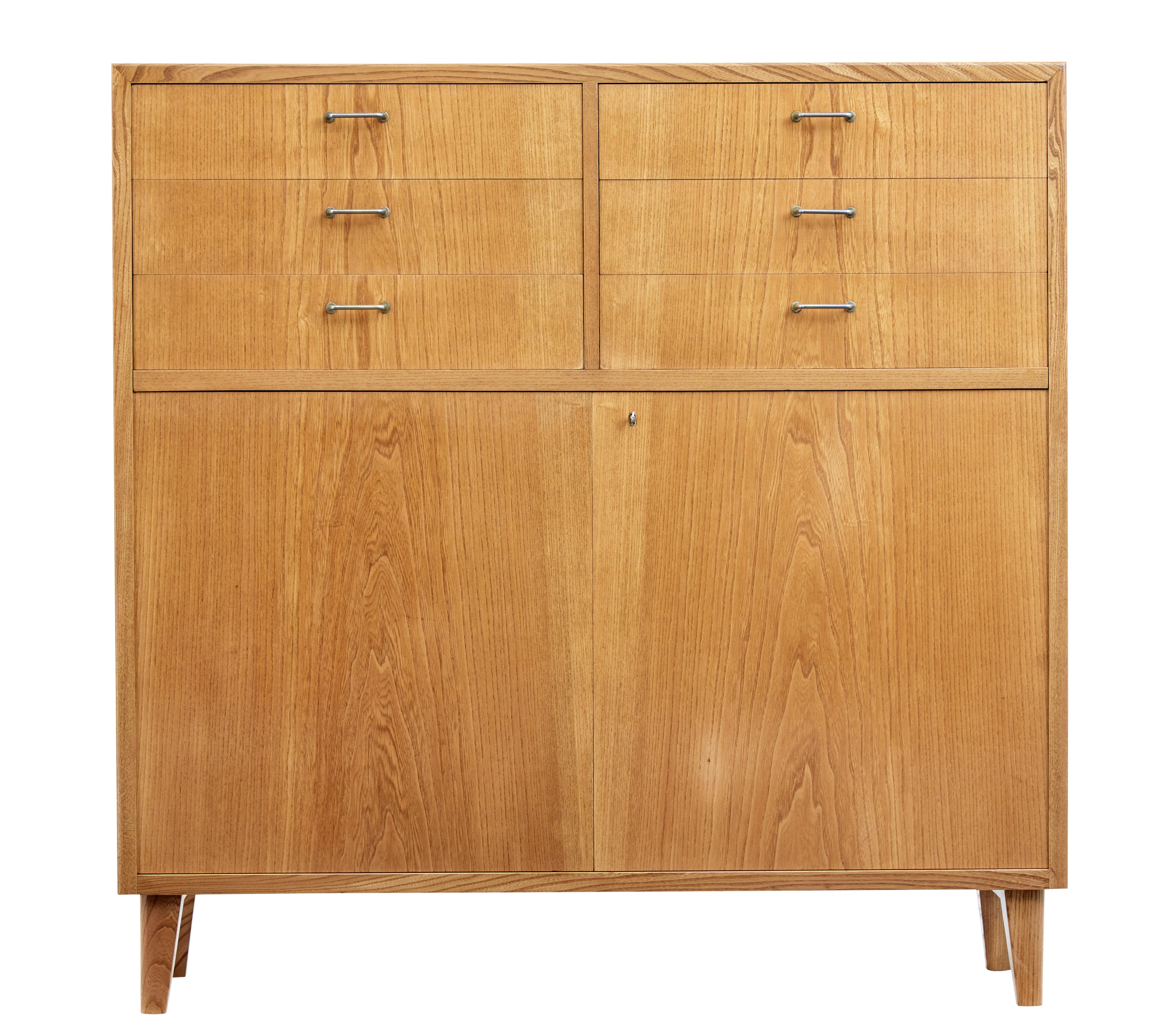 Small Scandinavian mid-20th century elm sideboard, circa 1950.

We are pleased to offer this delightful small cabinet which offers perfect storage for the modern home. Well-proportioned with the same height and width. Beautifully veneered in elm,