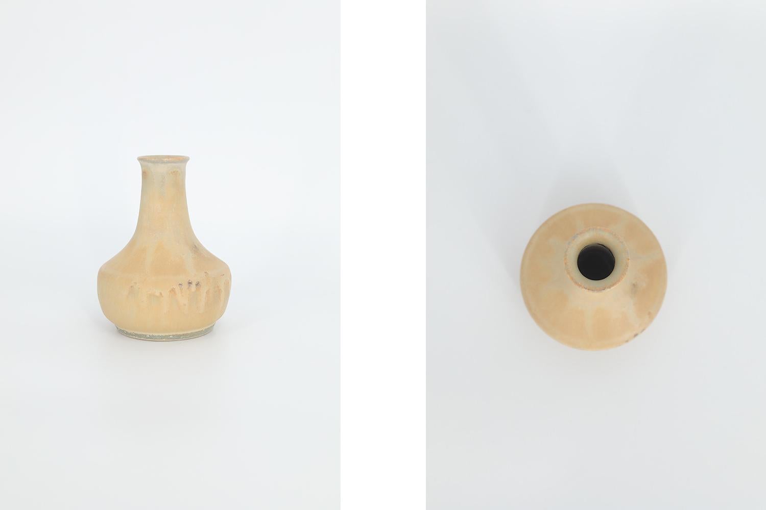 This miniature, collectible stoneware vase was designed by Gunnar Borg for the Swedish manufacture Höganäs Keramik during the 1960s. Handmade by a Master, with the utmost care and attention to details. The vase with an irregular shade of sandy