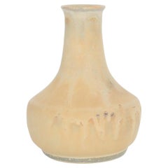 Kleine skandinavisch-moderne Vase aus sandfarbenem braunem Steingut von Gunnar Borg 