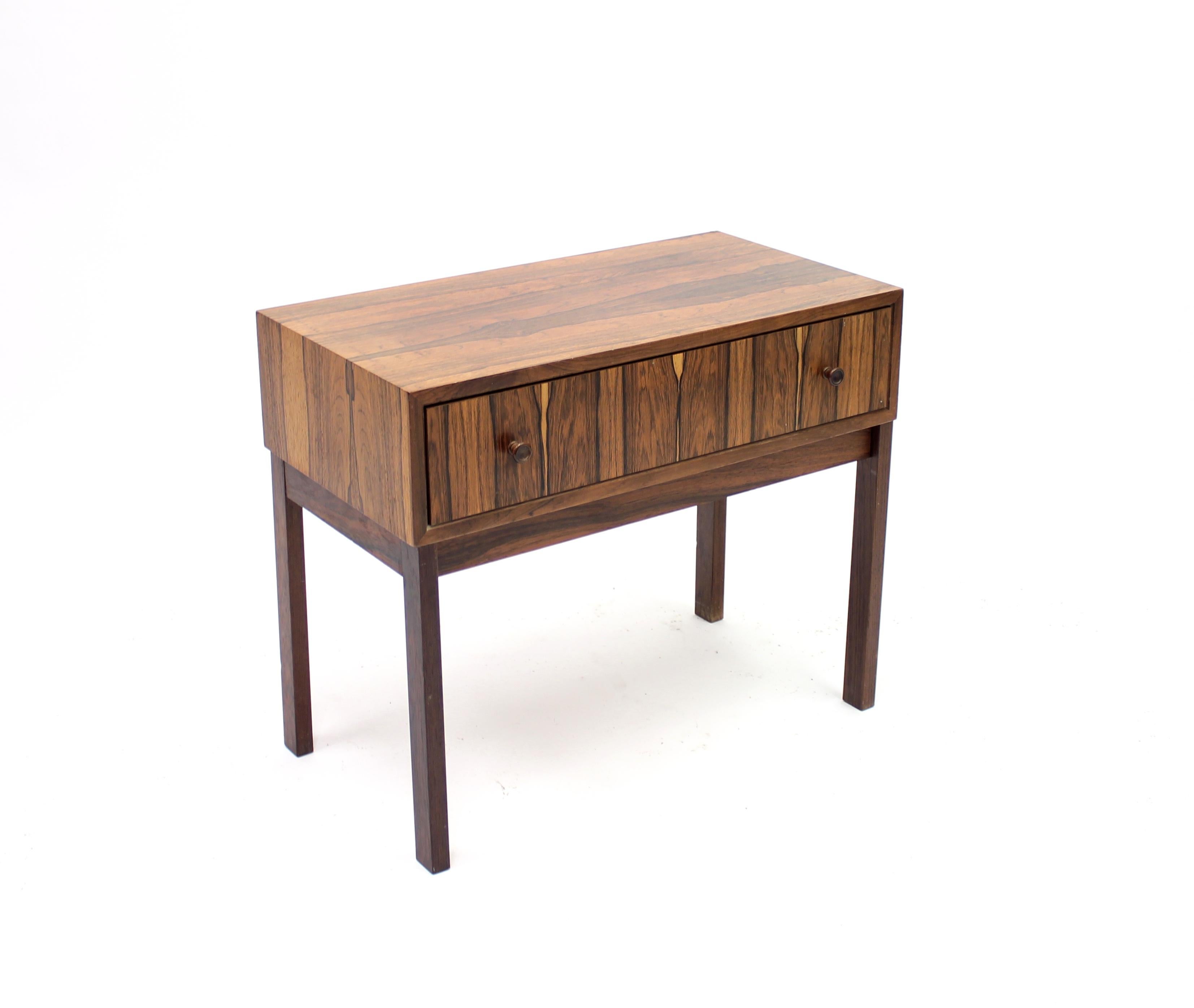 Small Scandinavian Rosewood Chest of Drawers, 1960s im Zustand „Gut“ in Uppsala, SE