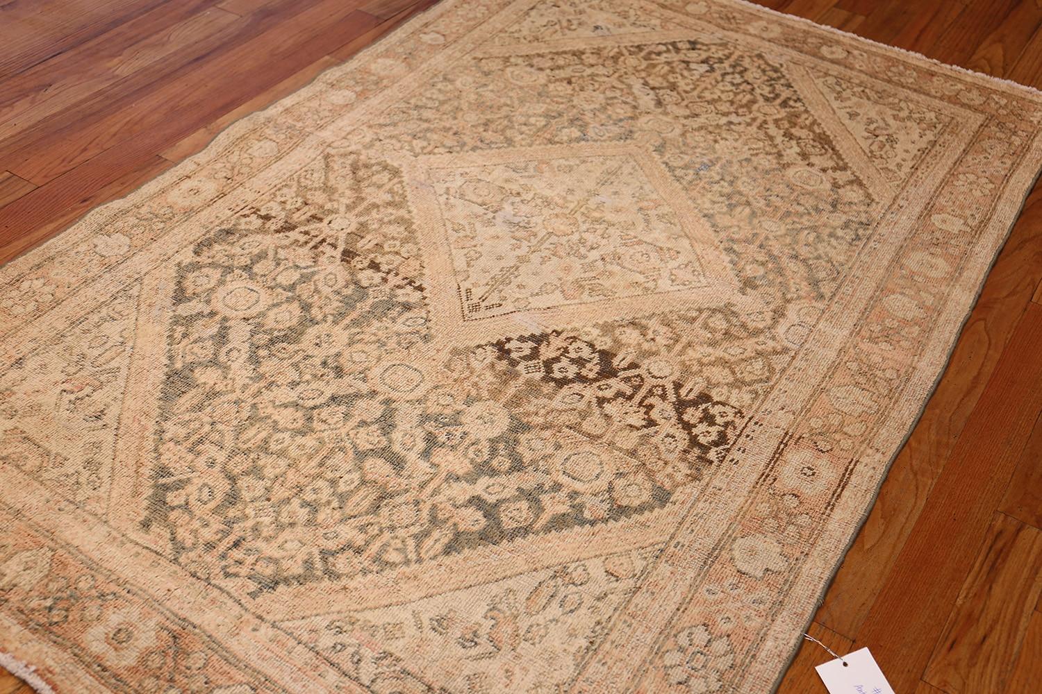 20th Century Antique Persian Mahal Rug. Size: 4 ft 4 in x 6 ft 10 in For Sale