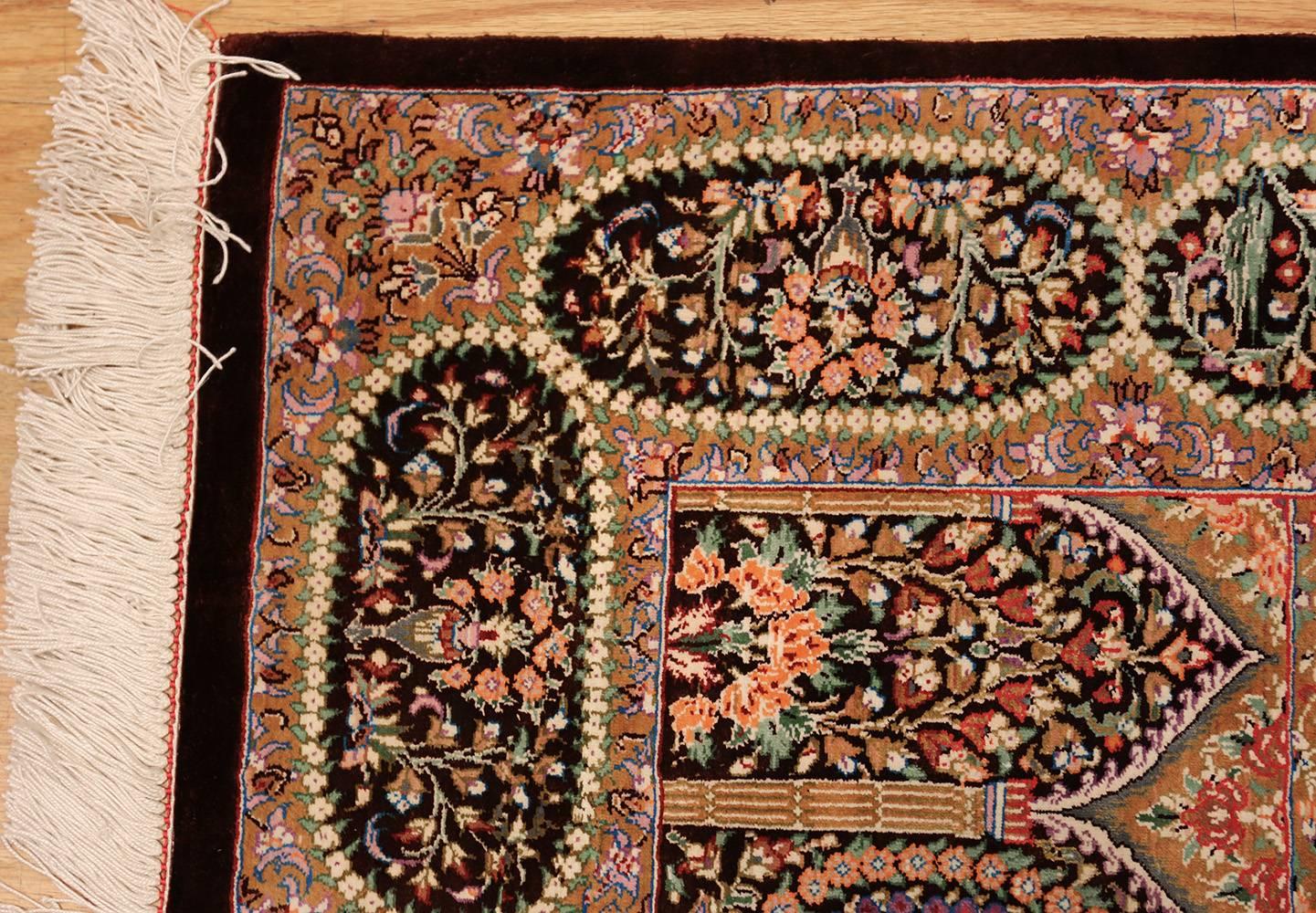 Modern Silk Persian Qum Rug. Size: 2 ft 8 in x 4 ft In Excellent Condition For Sale In New York, NY