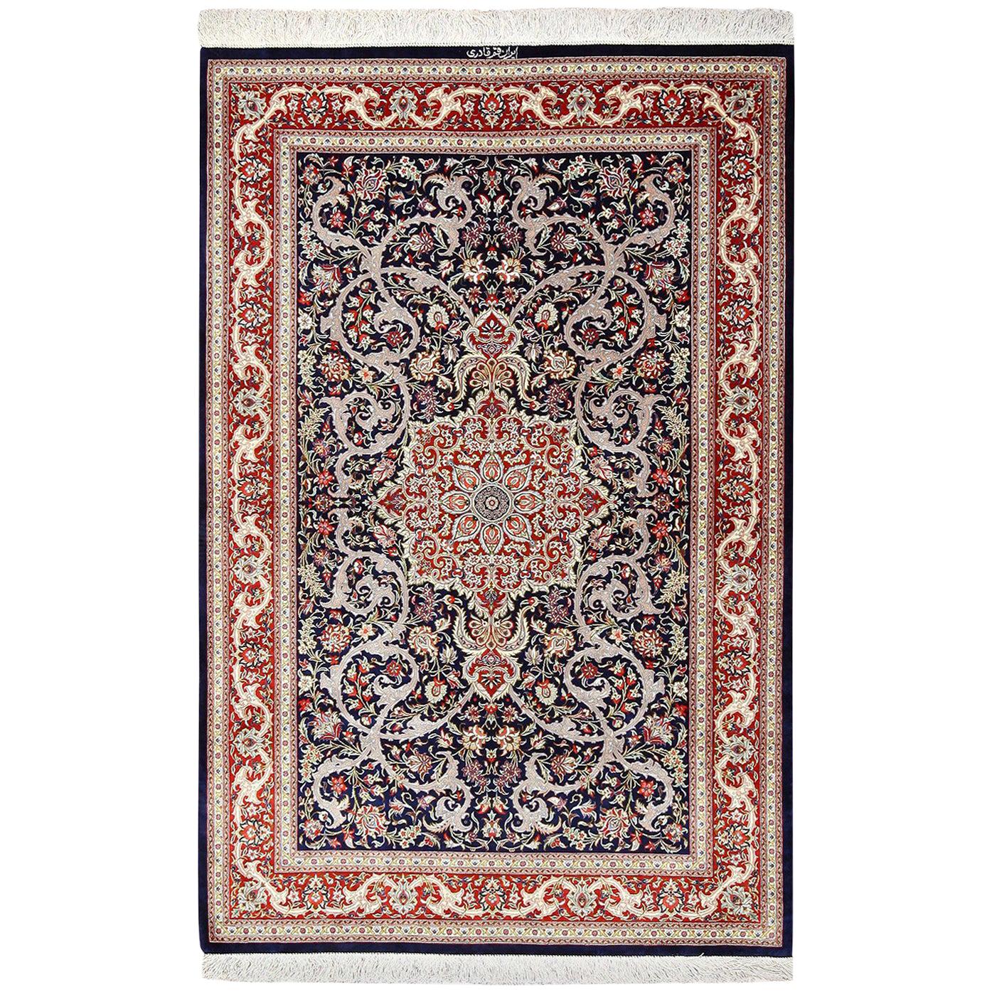 Tapis persan Qum en soie. Taille : 3 ft 4 in x 5 ft 