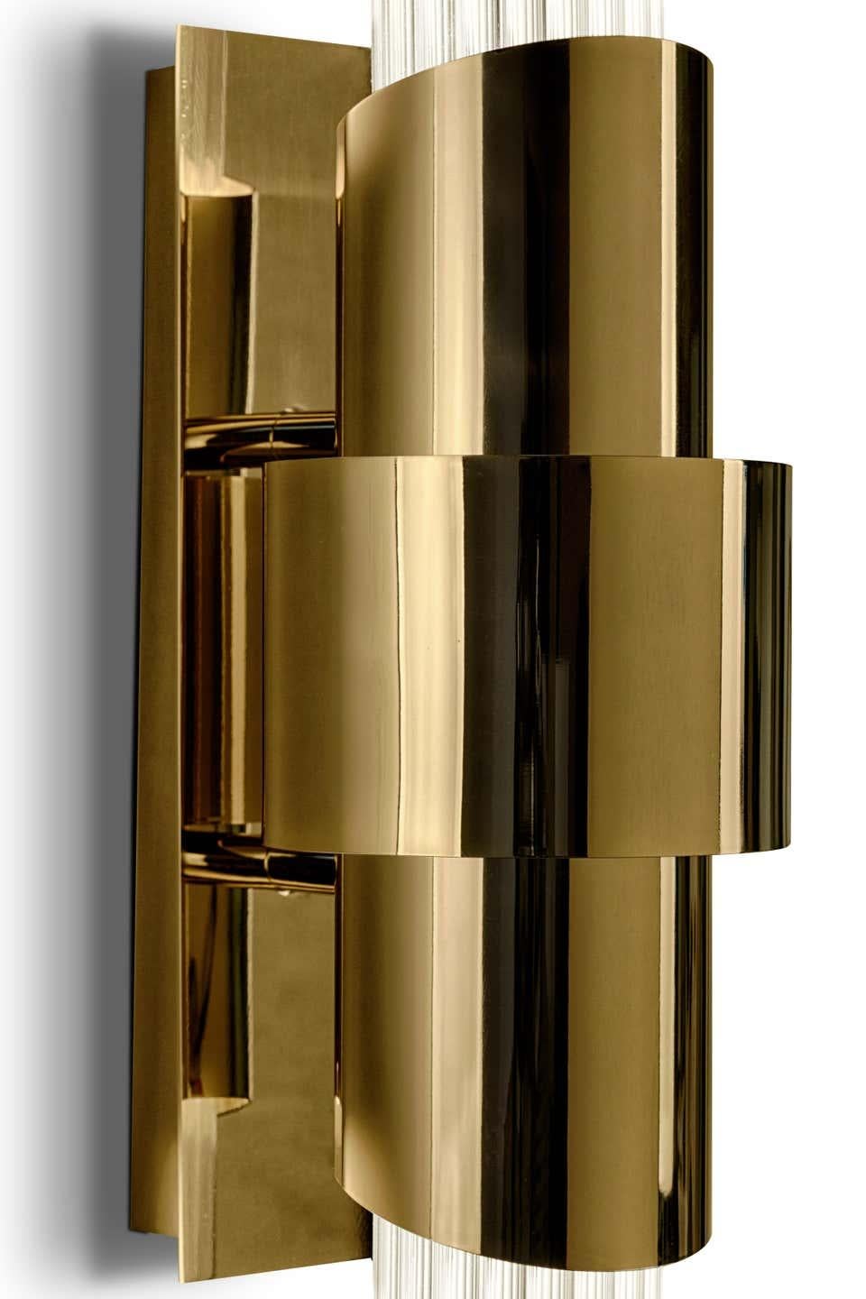 Lámpara pequeña de latón dorado y cristal Europeo en venta