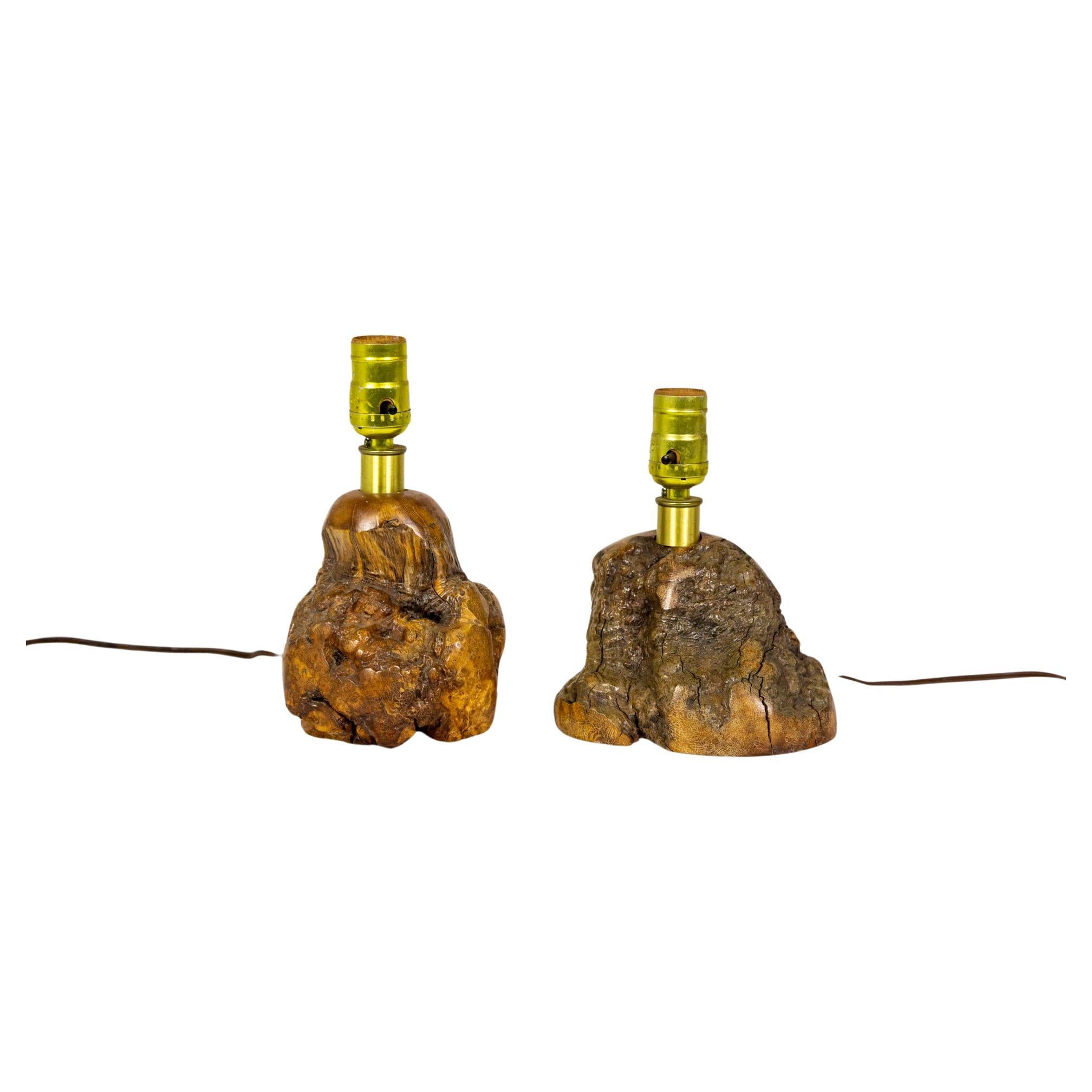 Petites lampes sculpturales en bois de ronce (paire) en vente
