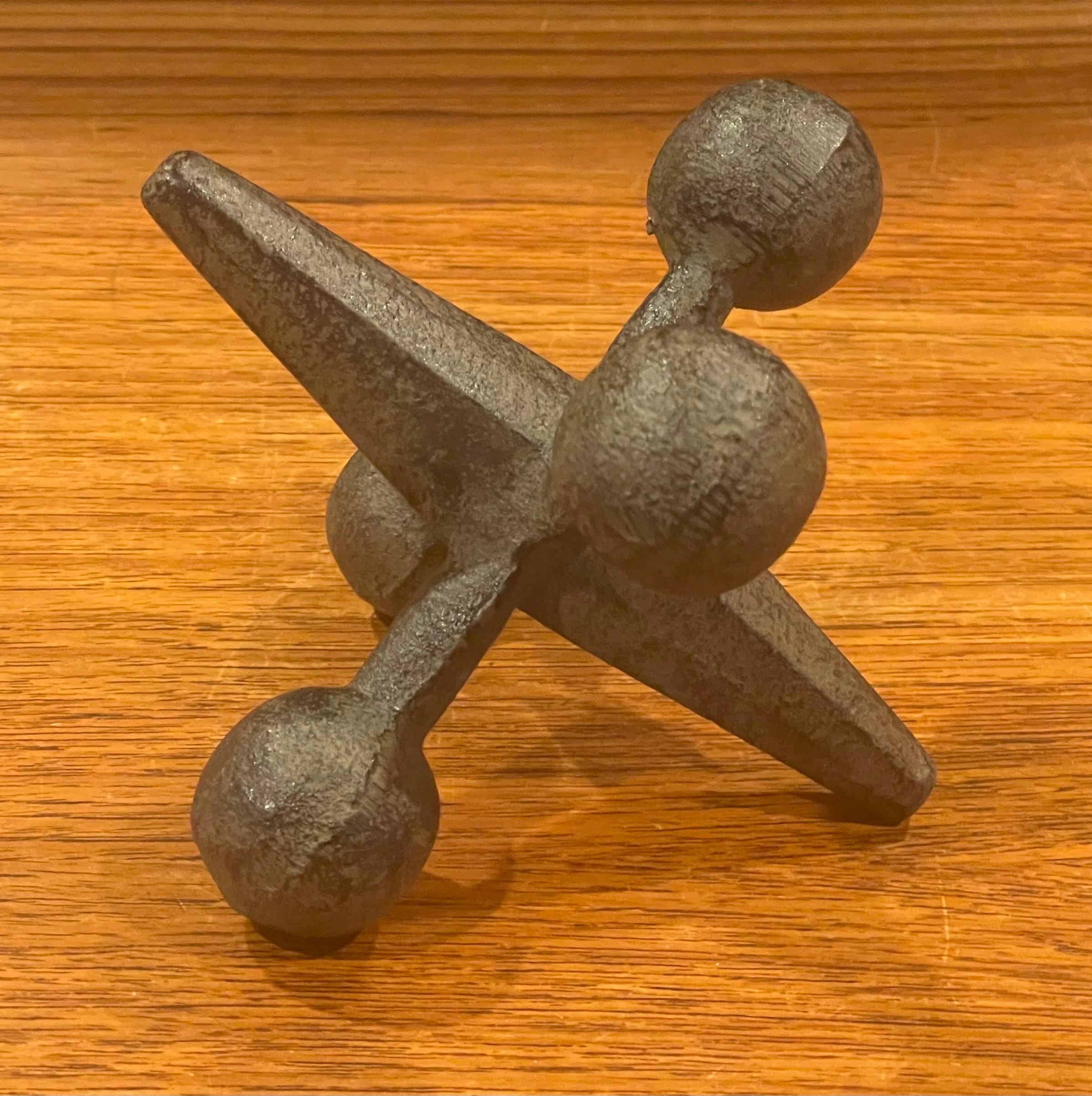 XX secolo Piccolo fermalibro scultoreo Jack / Jax / fermacarte nello stile di Bill Curry in vendita
