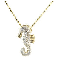 JHERWITT Collier pendentif petit cheval de mer en or jaune 14 carats et diamants