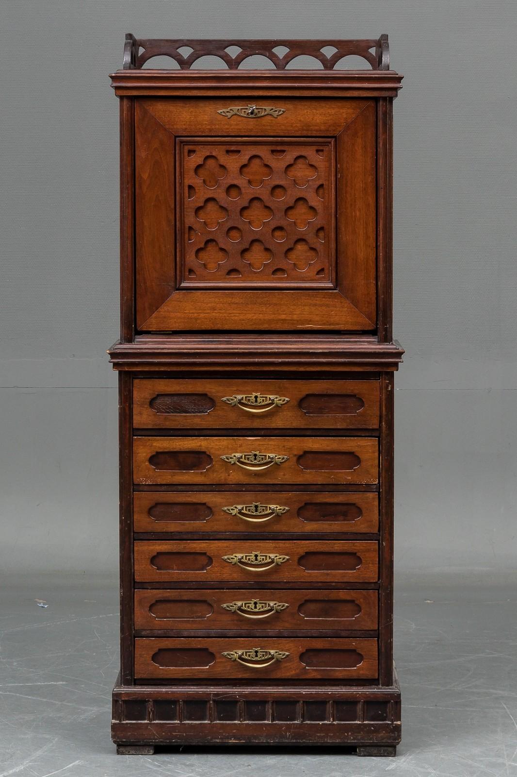 Small oak secretary/chest of drawers, with carved gallery edge at the top. leather writing flap and inner shelves, lower part with 6 drawers with brass handles, key, circa 1880-1900.