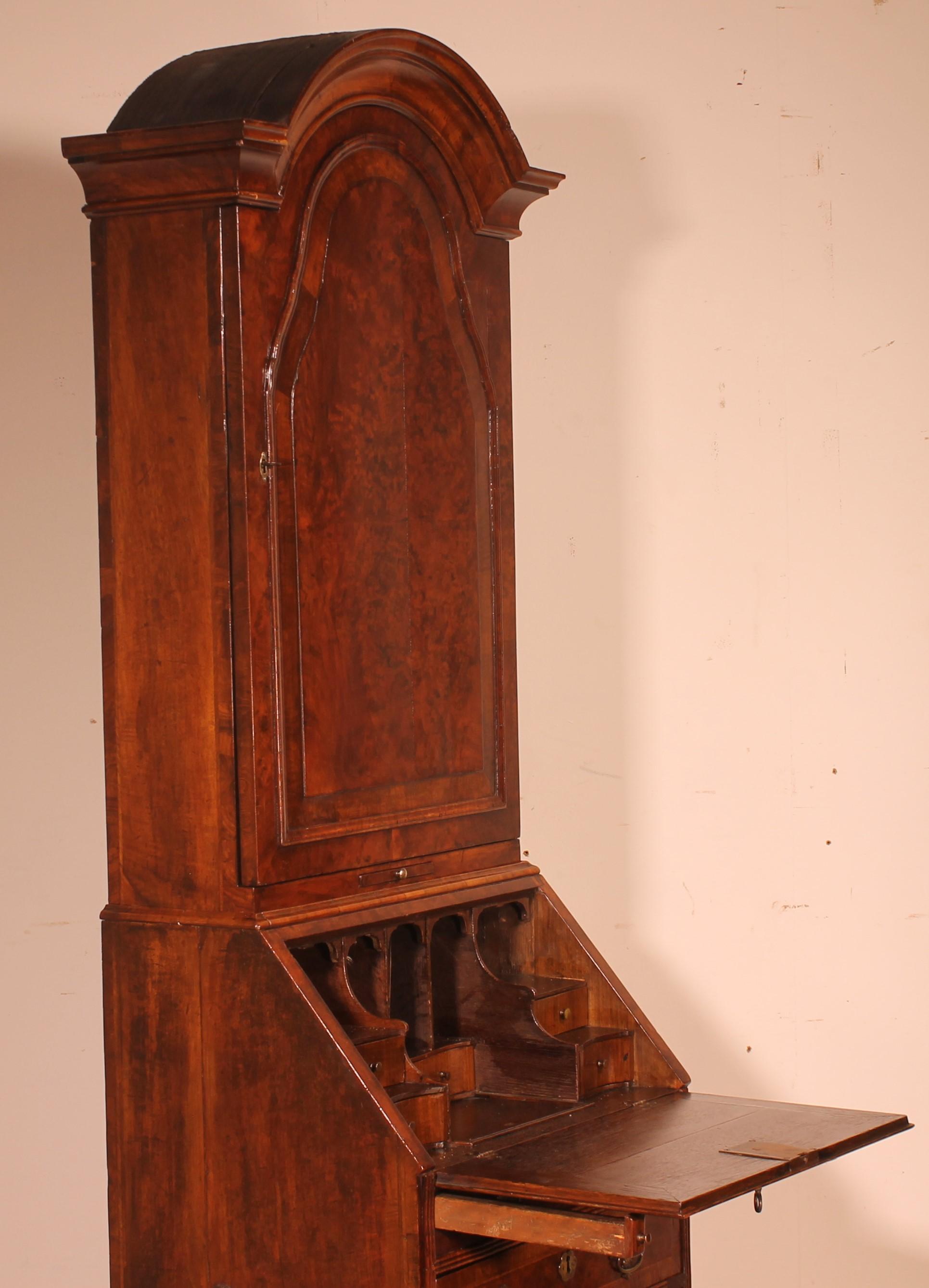 Small Secretary or Cabinet in Burl Walnut with Dome, 18 ° Century For Sale 6