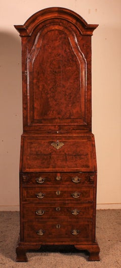 Small Secretary or Cabinet in Burl Walnut with Dome, 18 ° Century