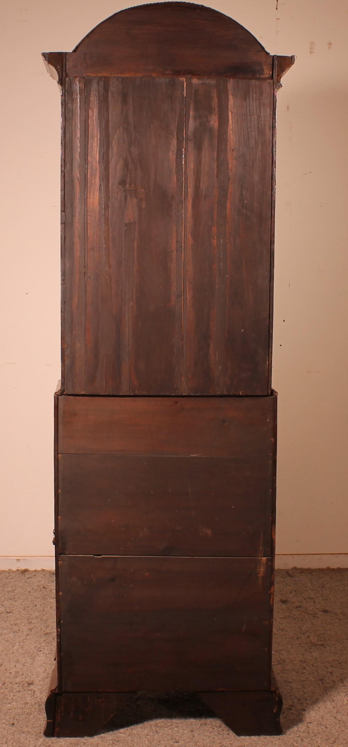 Sekretär oder Schrank aus Wurzelnussholz mit Kuppel, 18. Jahrhundert im Angebot 2