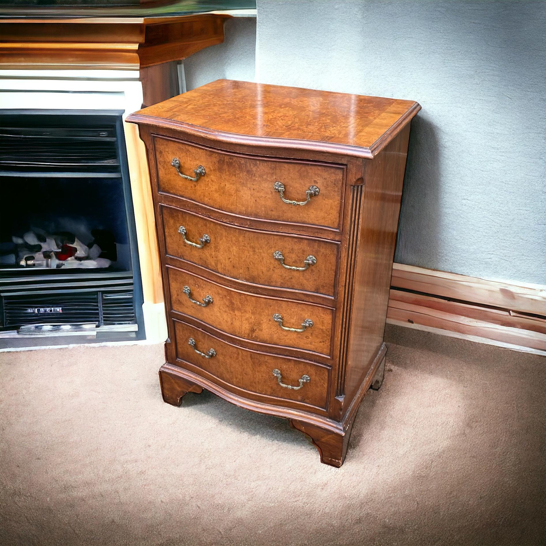 Small serpentine burr walnut veneered chest of drawers. For Sale 3