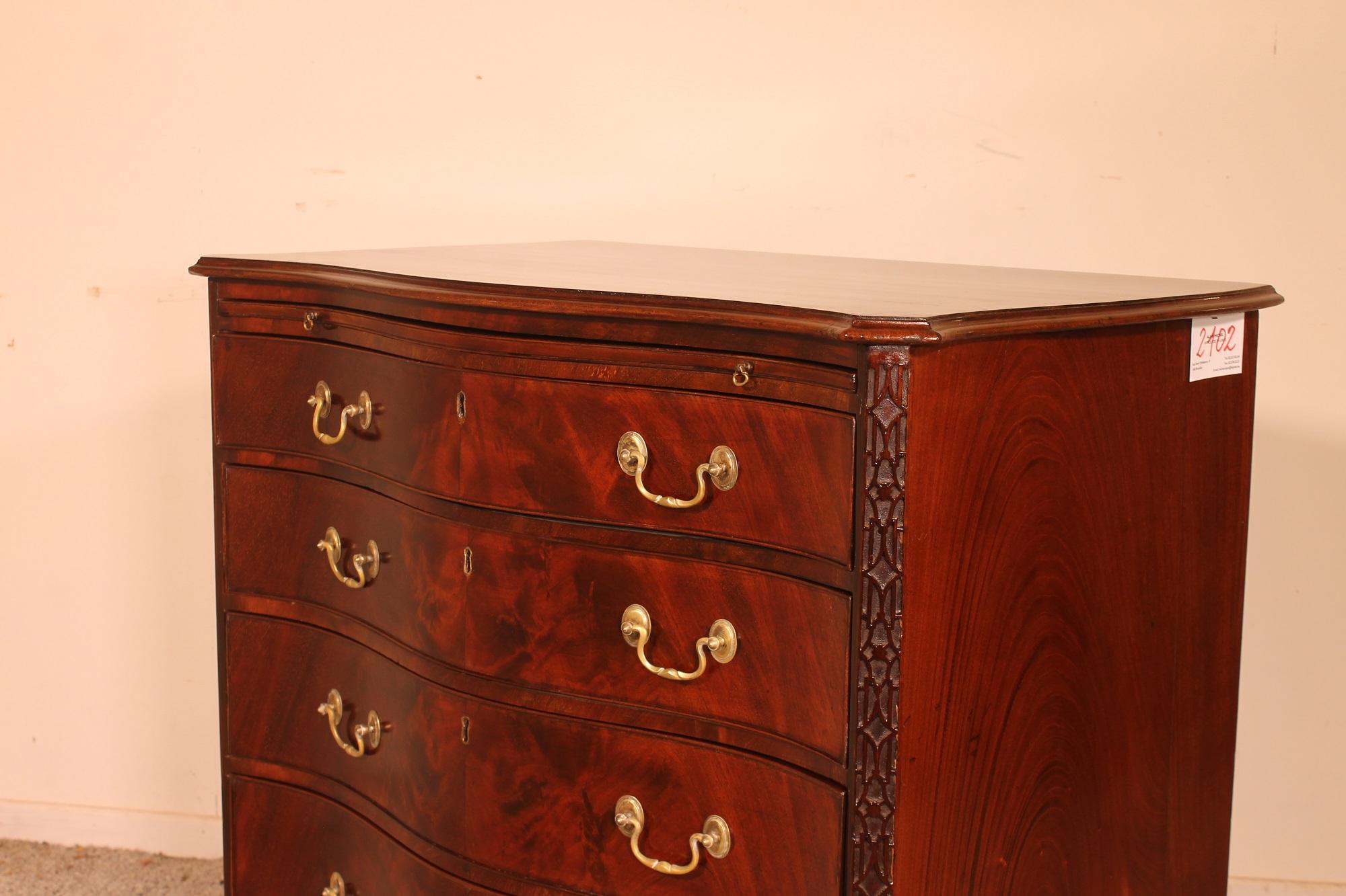 18th Century and Earlier Small Serpentine Chest of Drawers George III in Mahogany