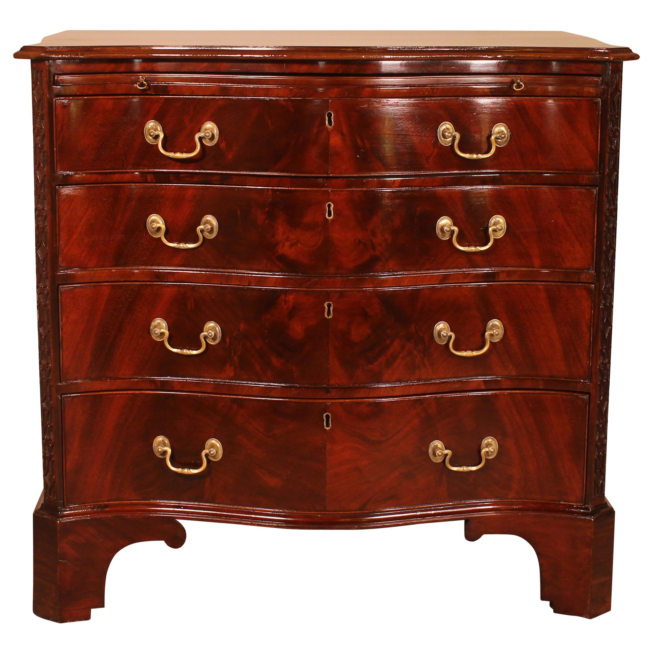 Small Serpentine Chest of Drawers George III in Mahogany