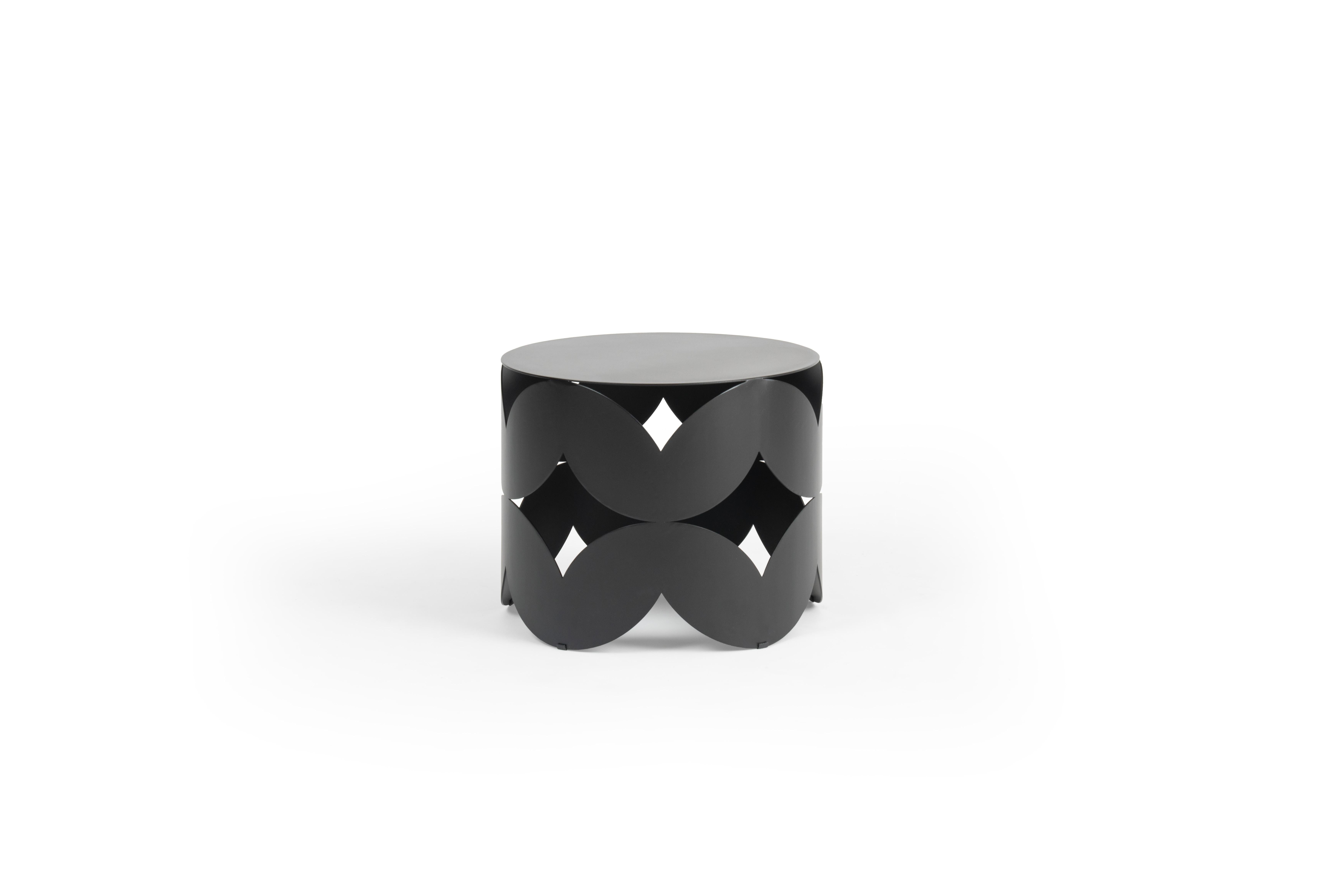 Small Serpentine Coffee Table by RALPH M In New Condition For Sale In Geneve, CH