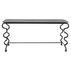 Petite table basse 'Serpentine' avec plateau en verre noir