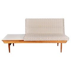 Kleines Settee von Thayer Coggin