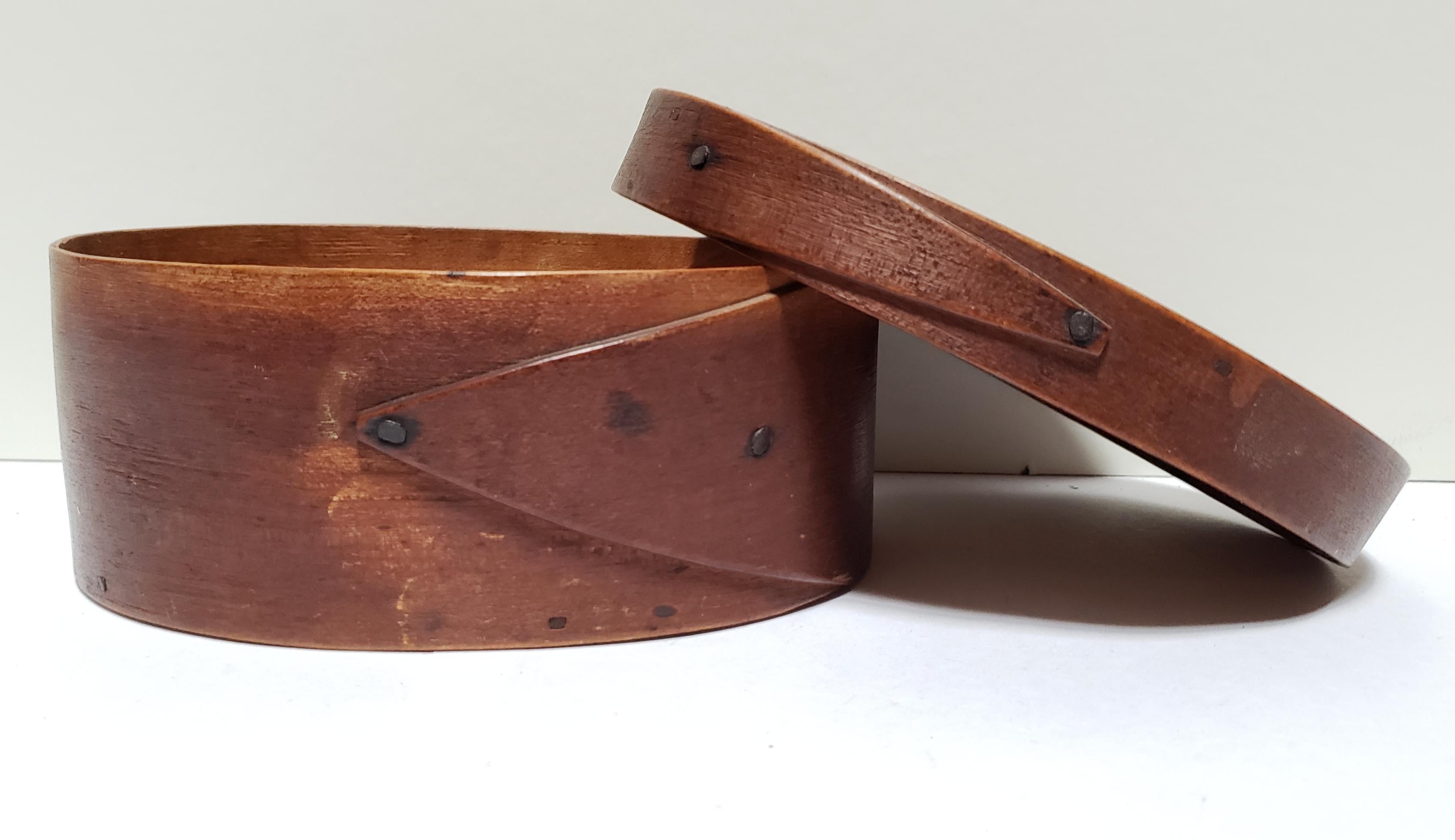 19th Century Shaker Small Covered Oval Box, circa 1890