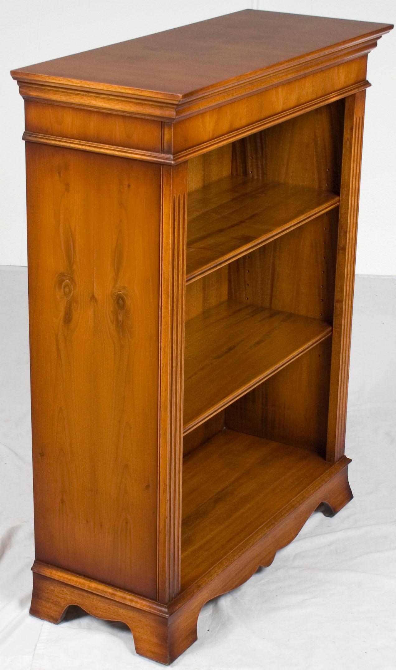 Small Short Open Yew Wood Adjustable Bookcase Bookshelf In Good Condition In Atlanta, GA