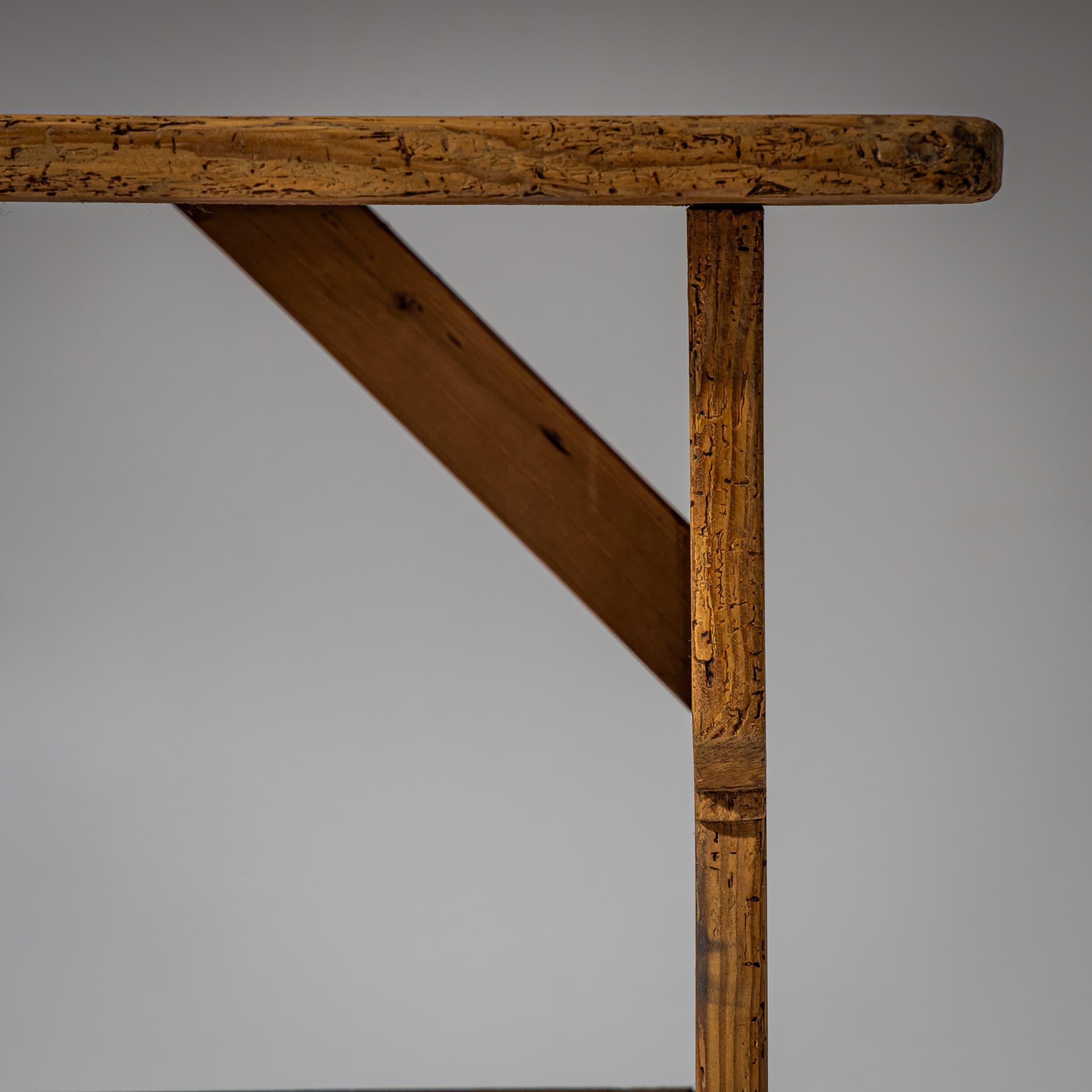 Sculpté Petite table d'appoint, sapin, 19e siècle en vente