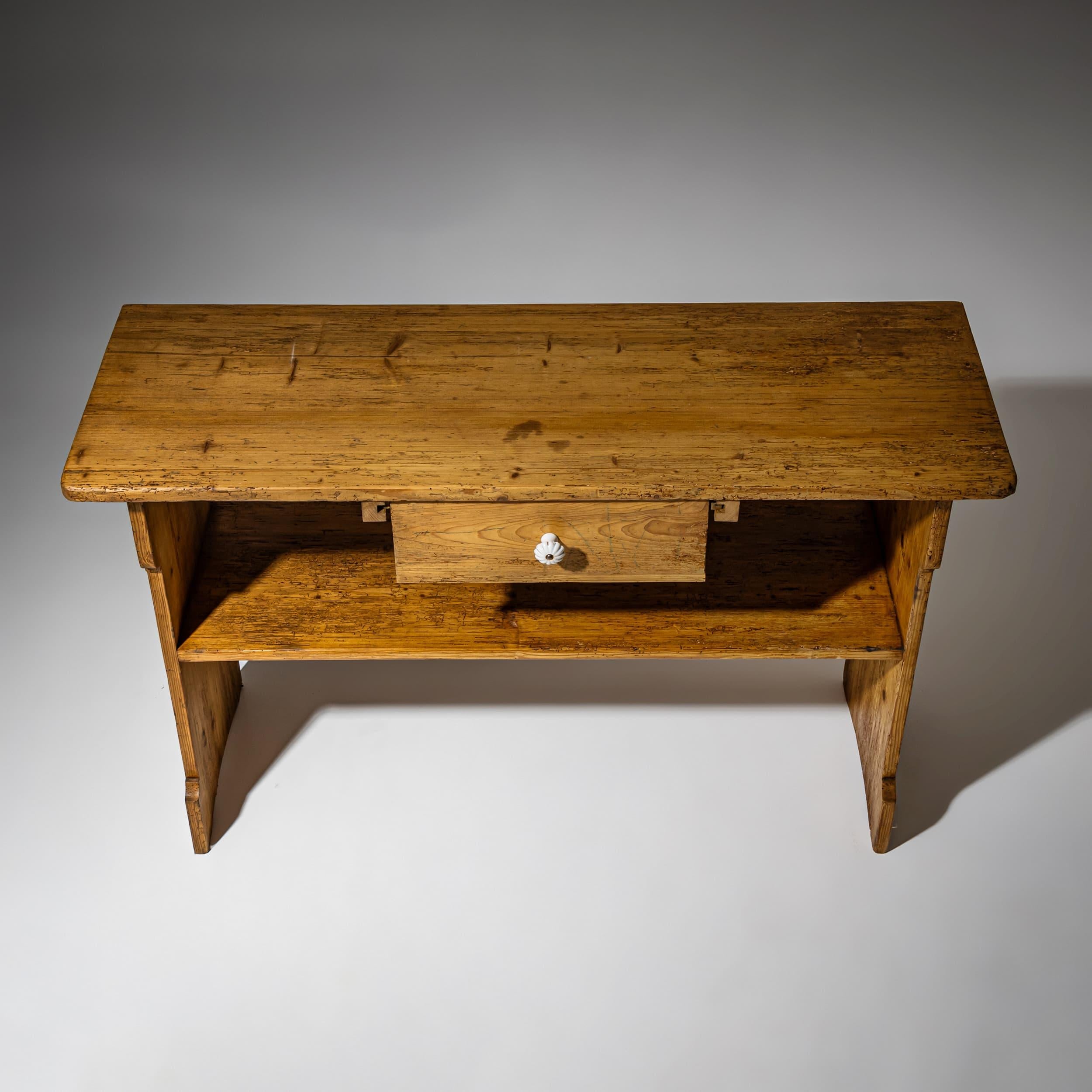 XIXe siècle Petite table d'appoint, sapin, 19e siècle en vente