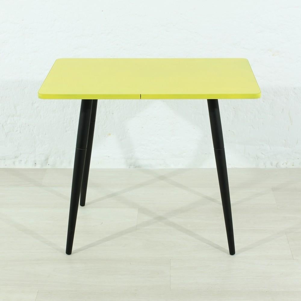 Small Side Table in Yellow, 1950s In Good Condition For Sale In Freiburg, DE