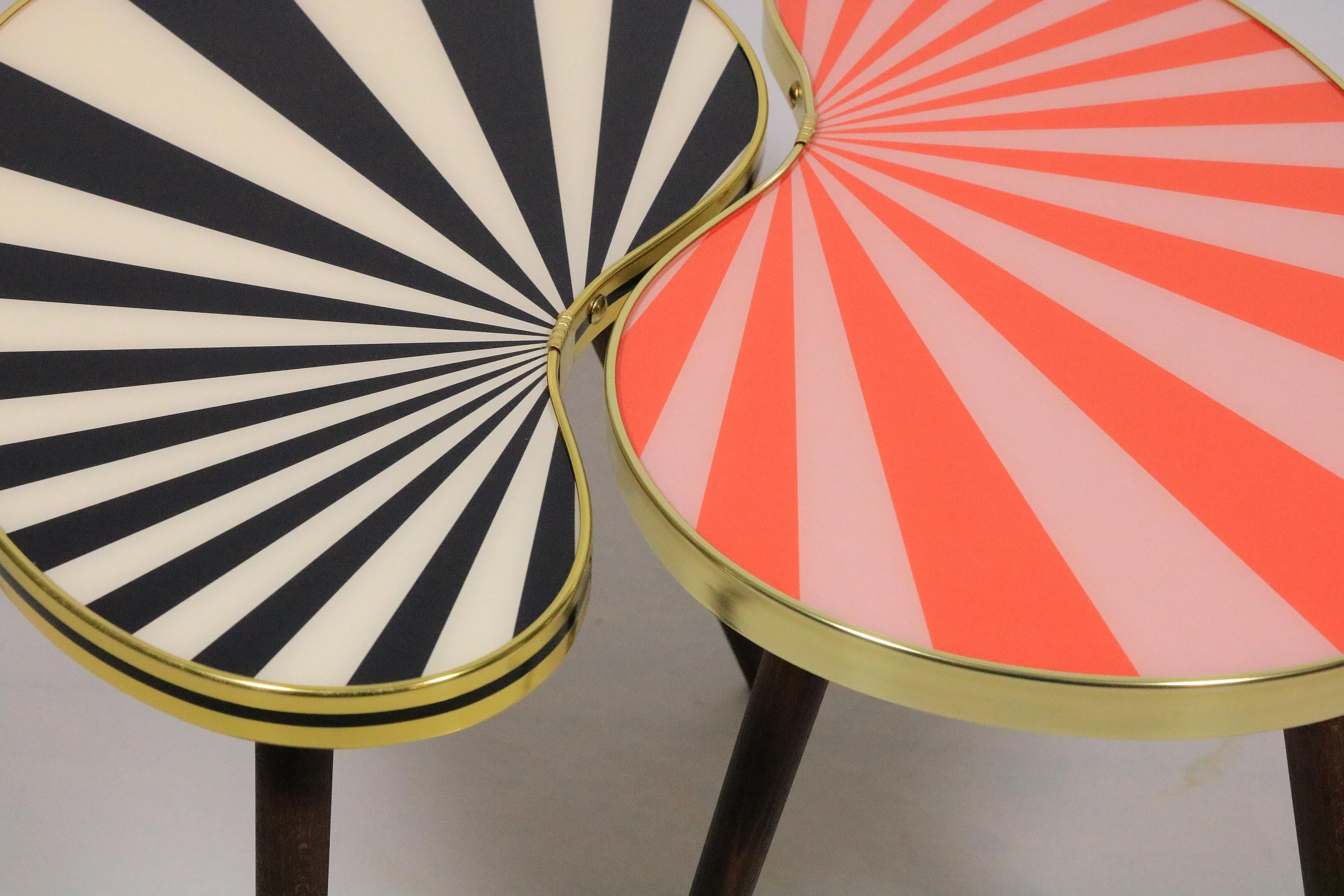 Small Side Table, Kidney Shaped, Black-White Stripes, 3 Elegant Legs, 50s Style For Sale 4