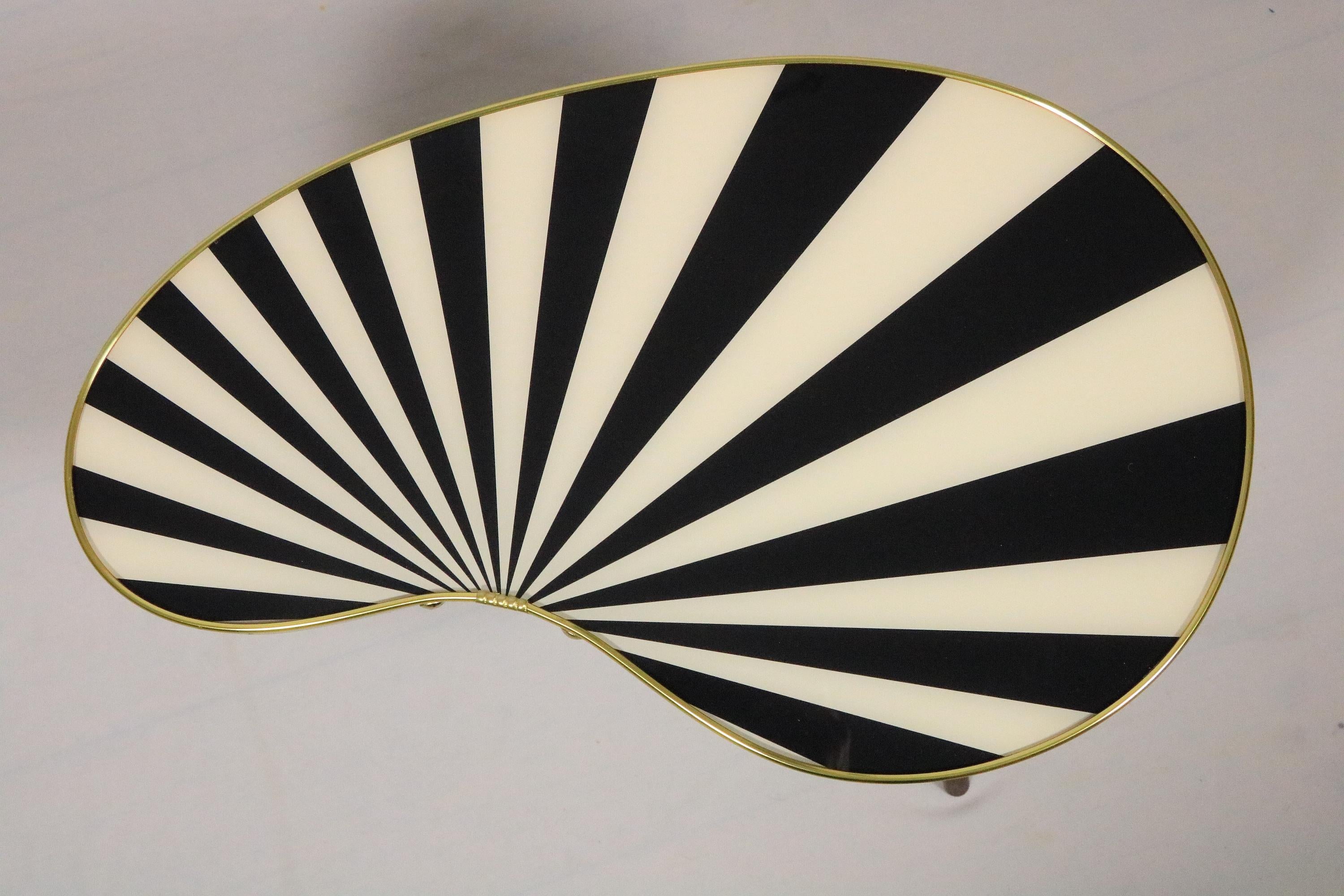 Small Side Table, Kidney Shaped, Black-White Stripes, 3 Elegant Legs, 50s Style In New Condition For Sale In Berlin, BE