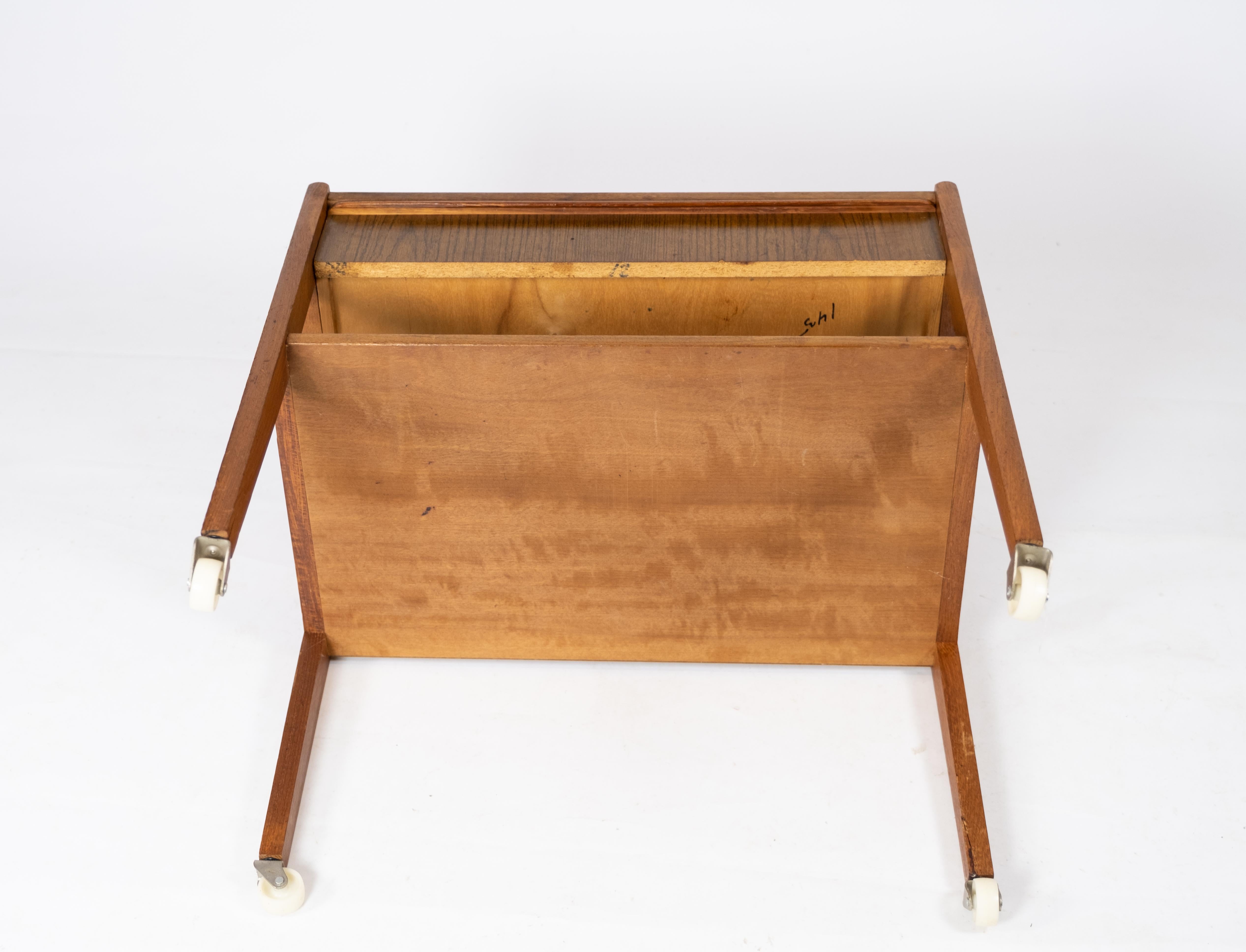Petite table d'appoint avec tiroir en teck de design danois des années 1960 en vente 2