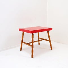 Small side table with turned legs and red top - Josco, Made in Belgium - 1950s
