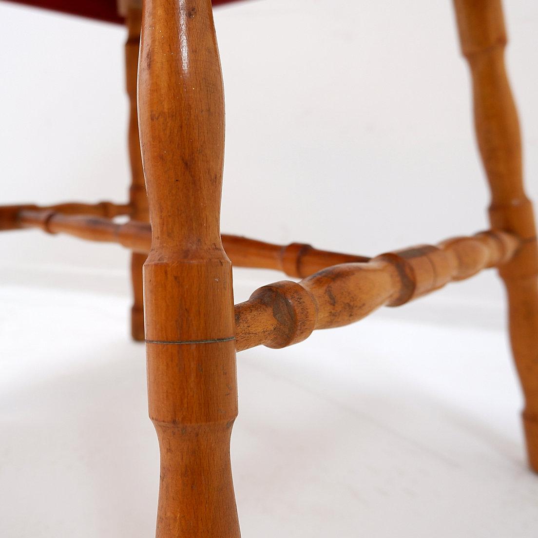 20th Century Small side table with turned legs and red top - Josco, Made in Belgium - 1950s For Sale